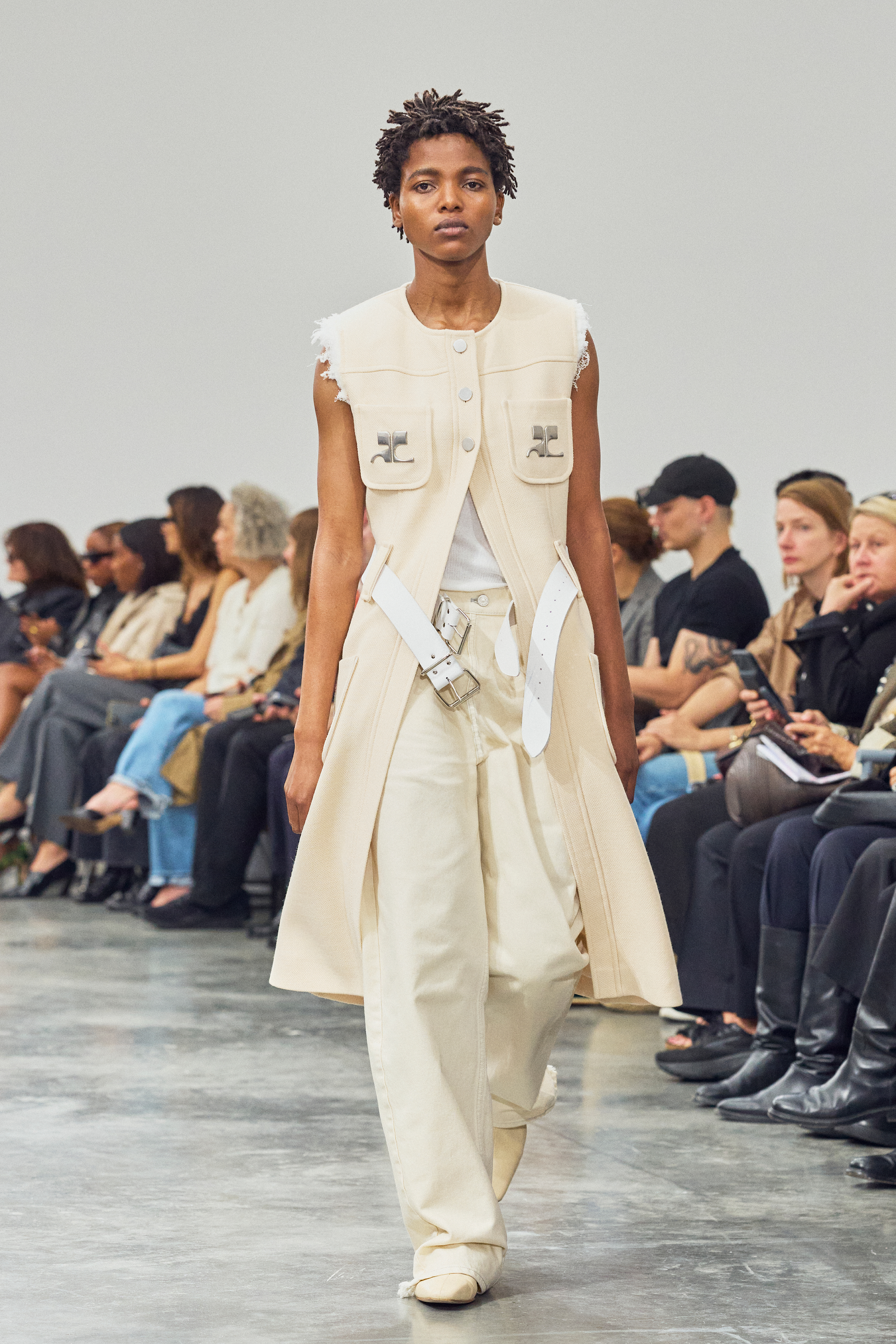 COURRÈGES SS27: Boldly Wearing the Future a Little Wrong Vanity Teen COURRÈGES SS27: Boldly Wearing the Future a Little Wrong COURRÈGES SS27: Boldly Wearing the Future a Little Wrong Vanity Teen