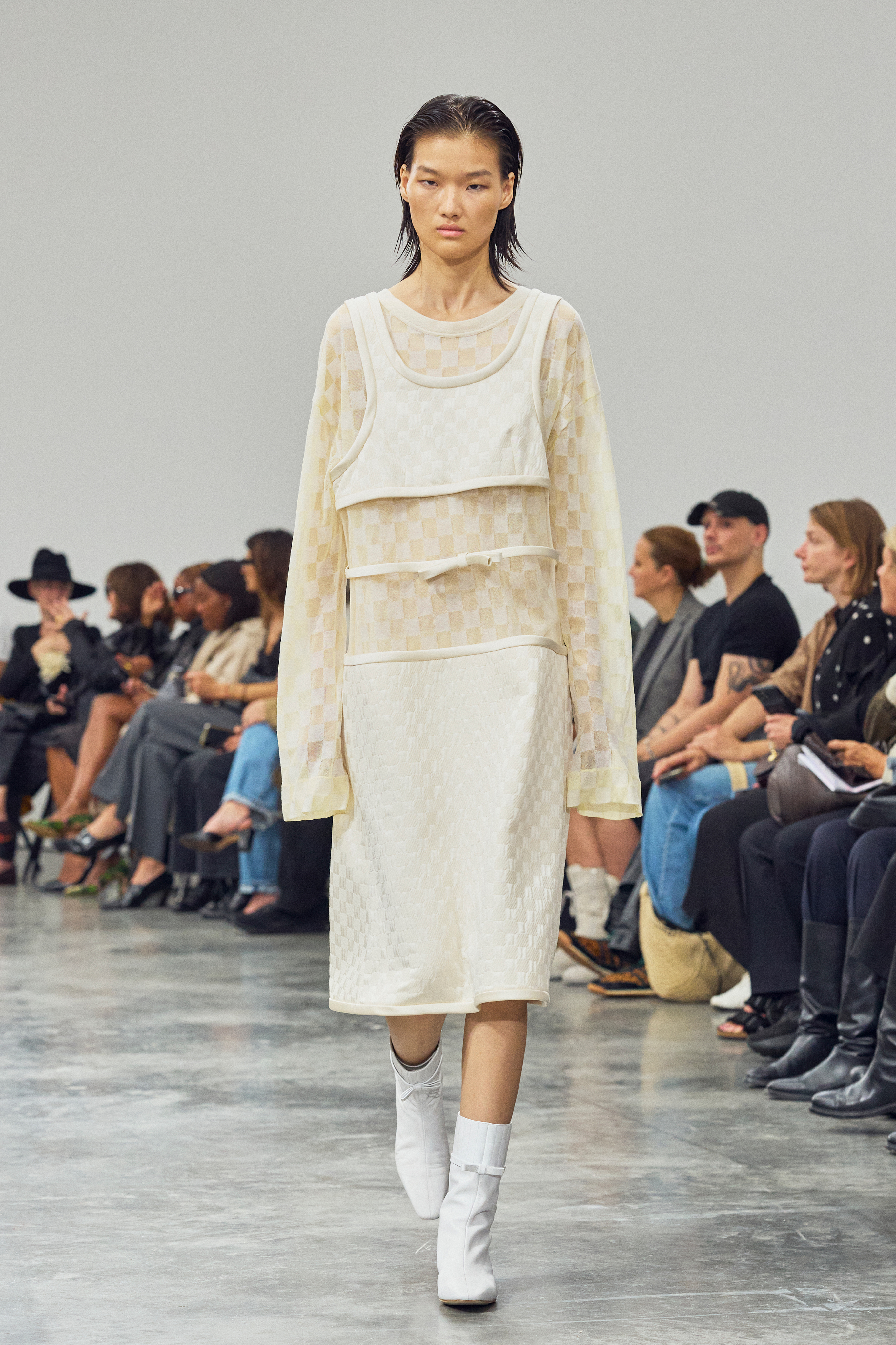 COURRÈGES SS27: Boldly Wearing the Future a Little Wrong Vanity Teen COURRÈGES SS27: Boldly Wearing the Future a Little Wrong COURRÈGES SS27: Boldly Wearing the Future a Little Wrong Vanity Teen