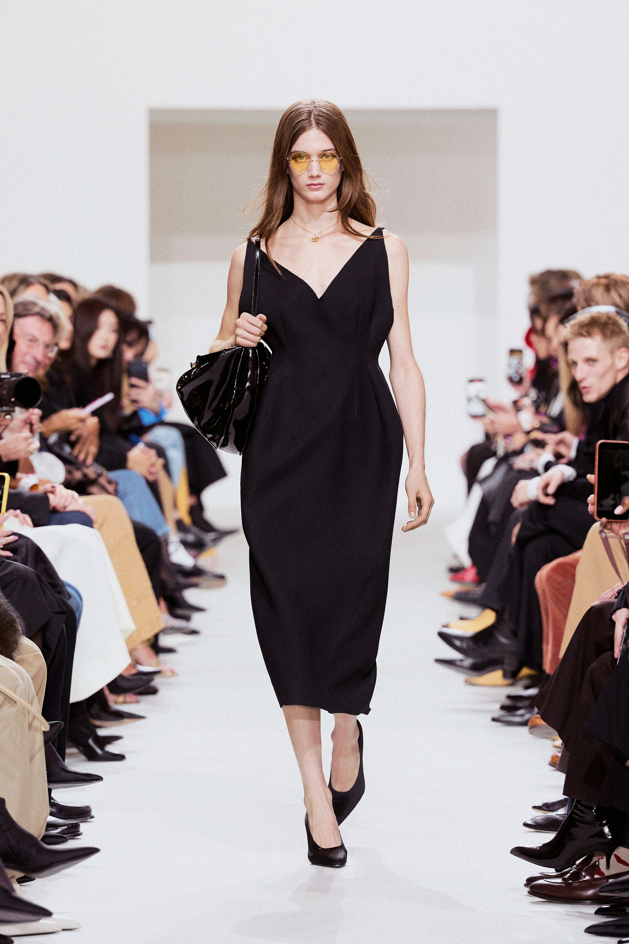 CELINE SPRING SUMMER 27 - THE CLOTHES ARE THE CHARACTER Vanity Teen CELINE SPRING SUMMER 27 - THE CLOTHES ARE THE CHARACTER CELINE SPRING SUMMER 27 - THE CLOTHES ARE THE CHARACTER Vanity Teen