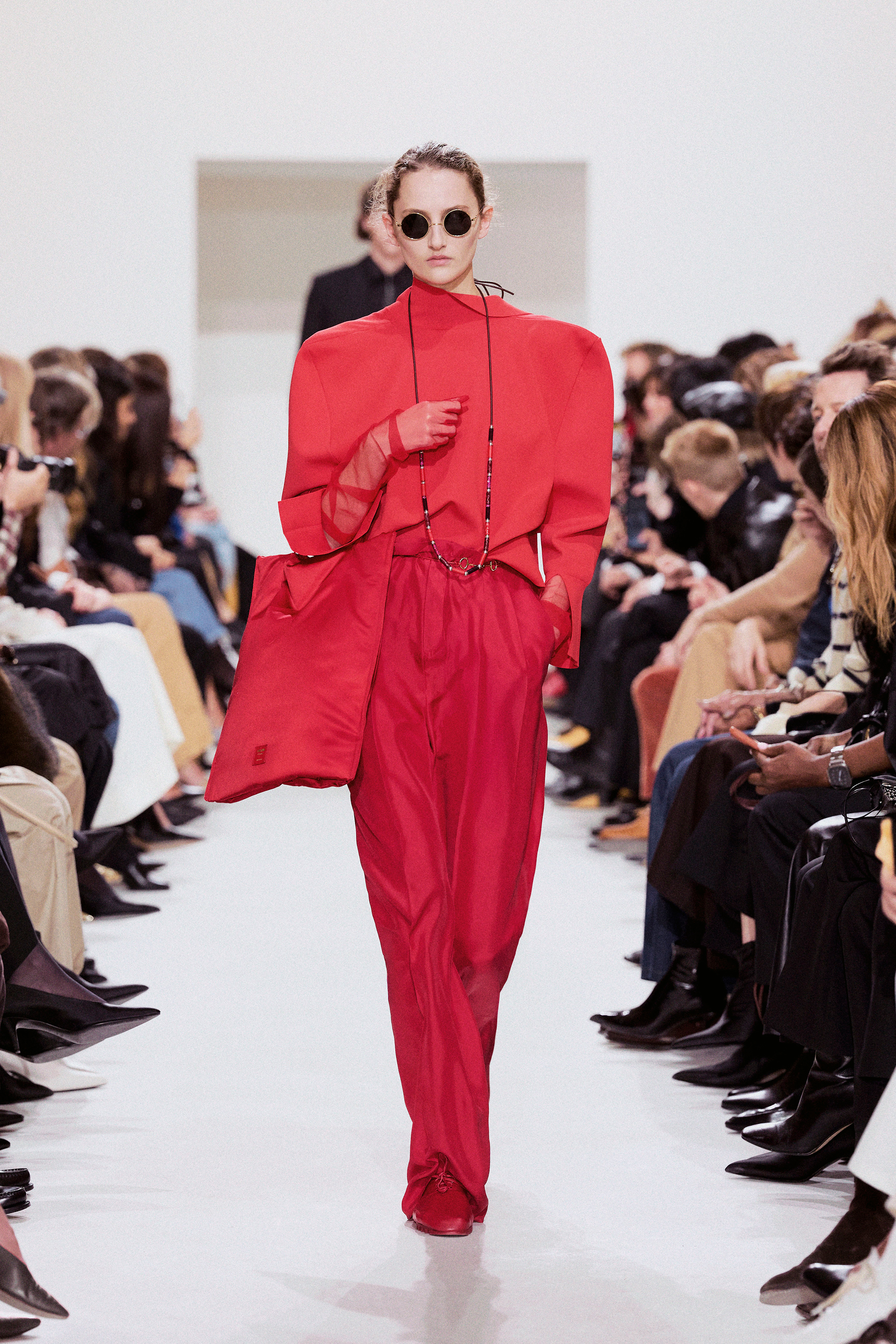 CELINE SPRING SUMMER 27 - THE CLOTHES ARE THE CHARACTER Vanity Teen CELINE SPRING SUMMER 27 - THE CLOTHES ARE THE CHARACTER CELINE SPRING SUMMER 27 - THE CLOTHES ARE THE CHARACTER Vanity Teen