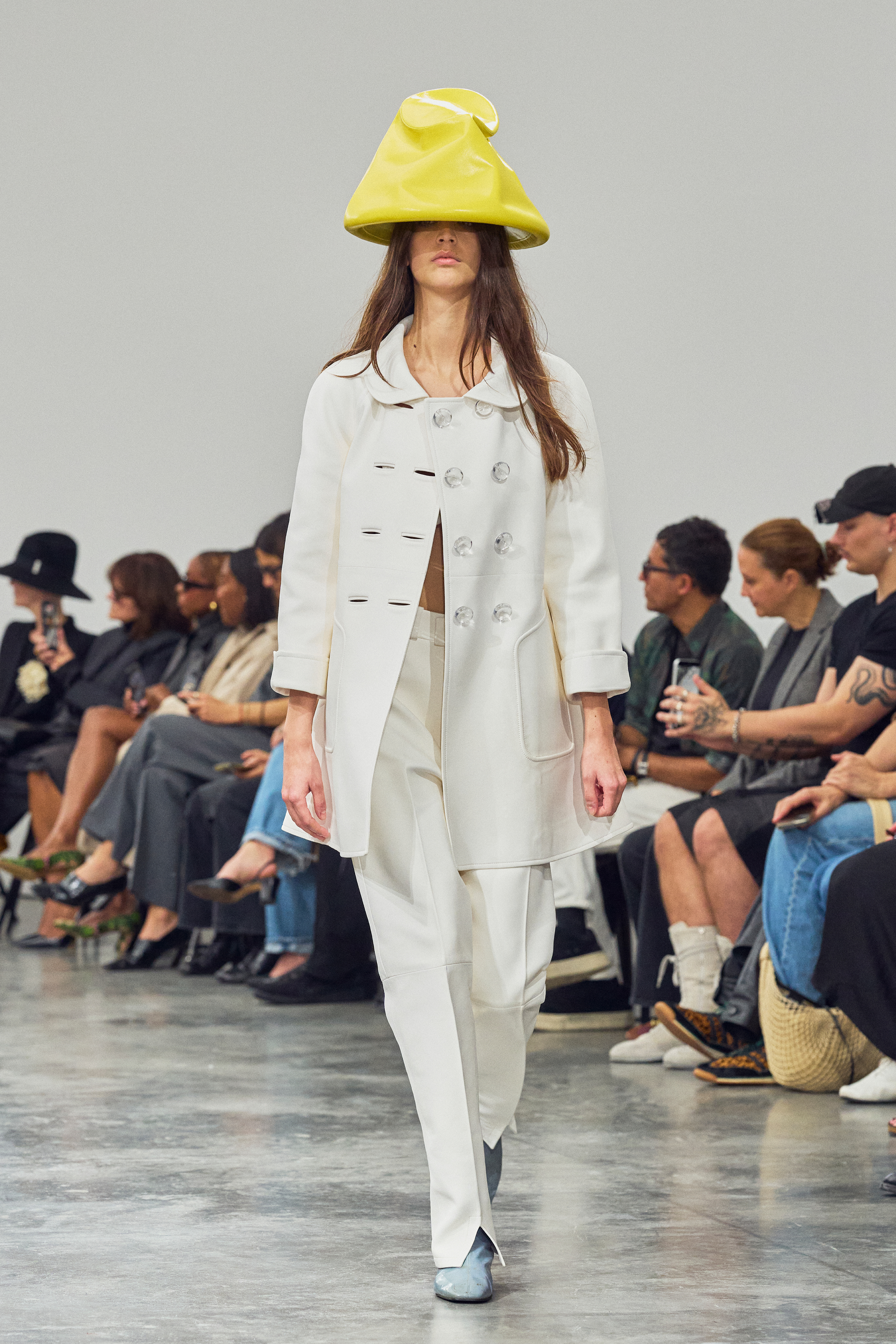 COURRÈGES SS27: Boldly Wearing the Future a Little Wrong Vanity Teen COURRÈGES SS27: Boldly Wearing the Future a Little Wrong COURRÈGES SS27: Boldly Wearing the Future a Little Wrong Vanity Teen