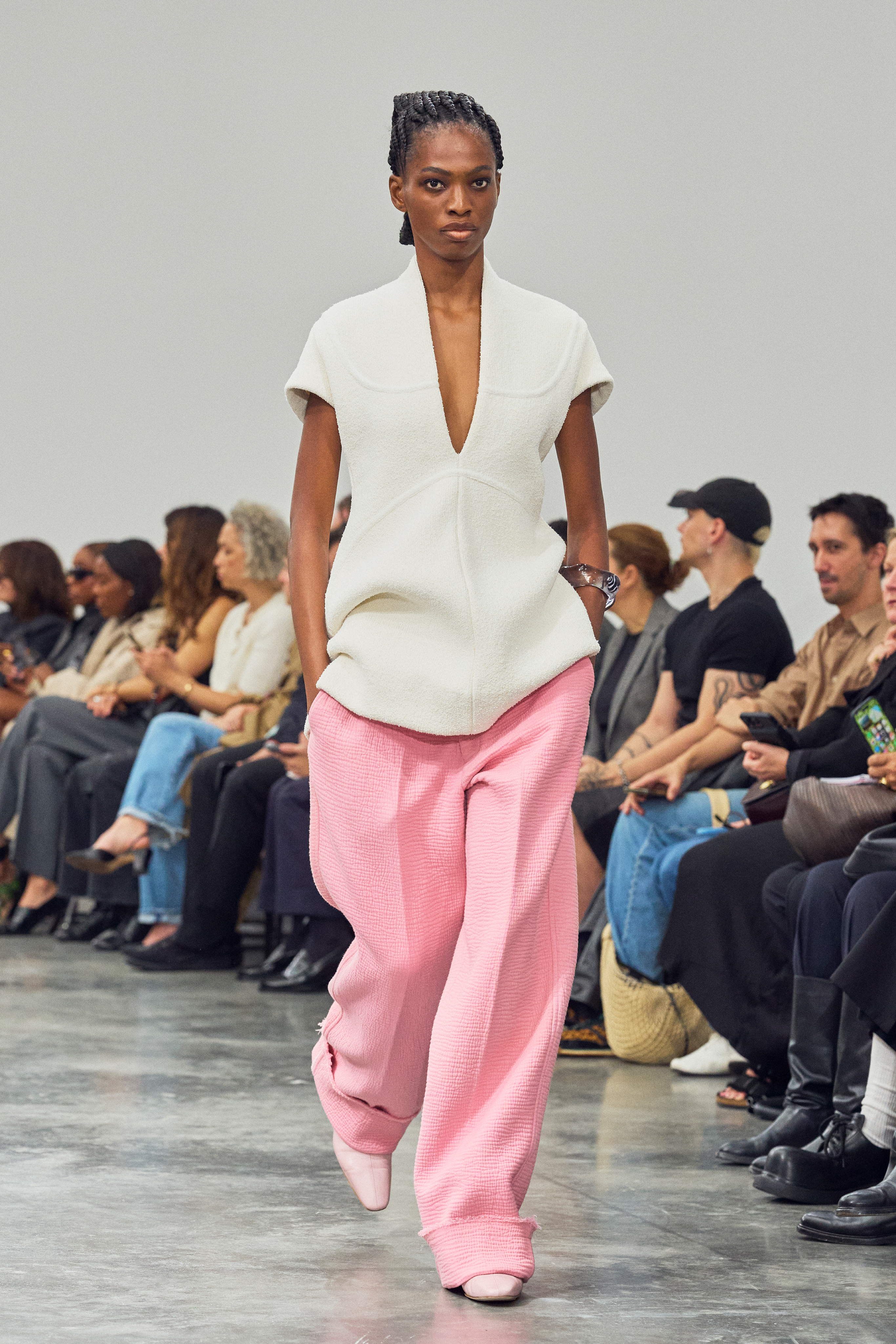 COURRÈGES SS27: Boldly Wearing the Future a Little Wrong Vanity Teen COURRÈGES SS27: Boldly Wearing the Future a Little Wrong COURRÈGES SS27: Boldly Wearing the Future a Little Wrong Vanity Teen