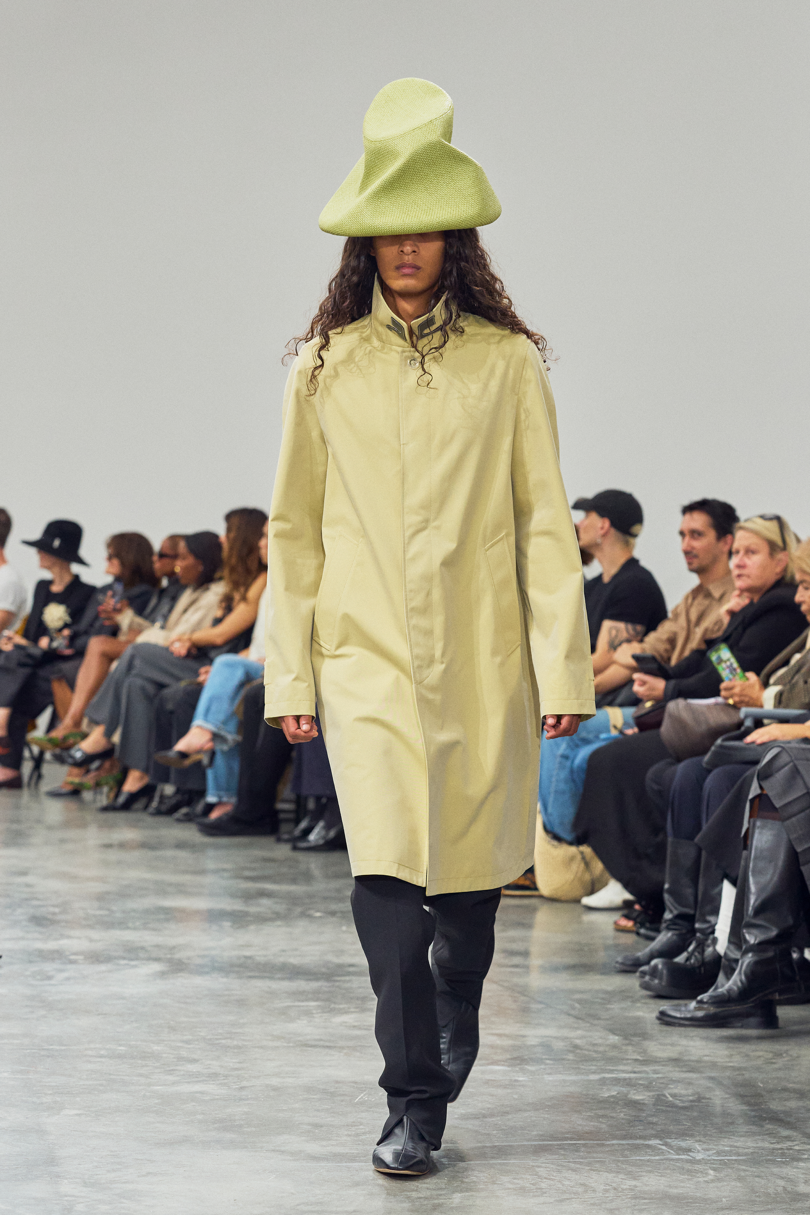 COURRÈGES SS27: Boldly Wearing the Future a Little Wrong Vanity Teen COURRÈGES SS27: Boldly Wearing the Future a Little Wrong COURRÈGES SS27: Boldly Wearing the Future a Little Wrong Vanity Teen