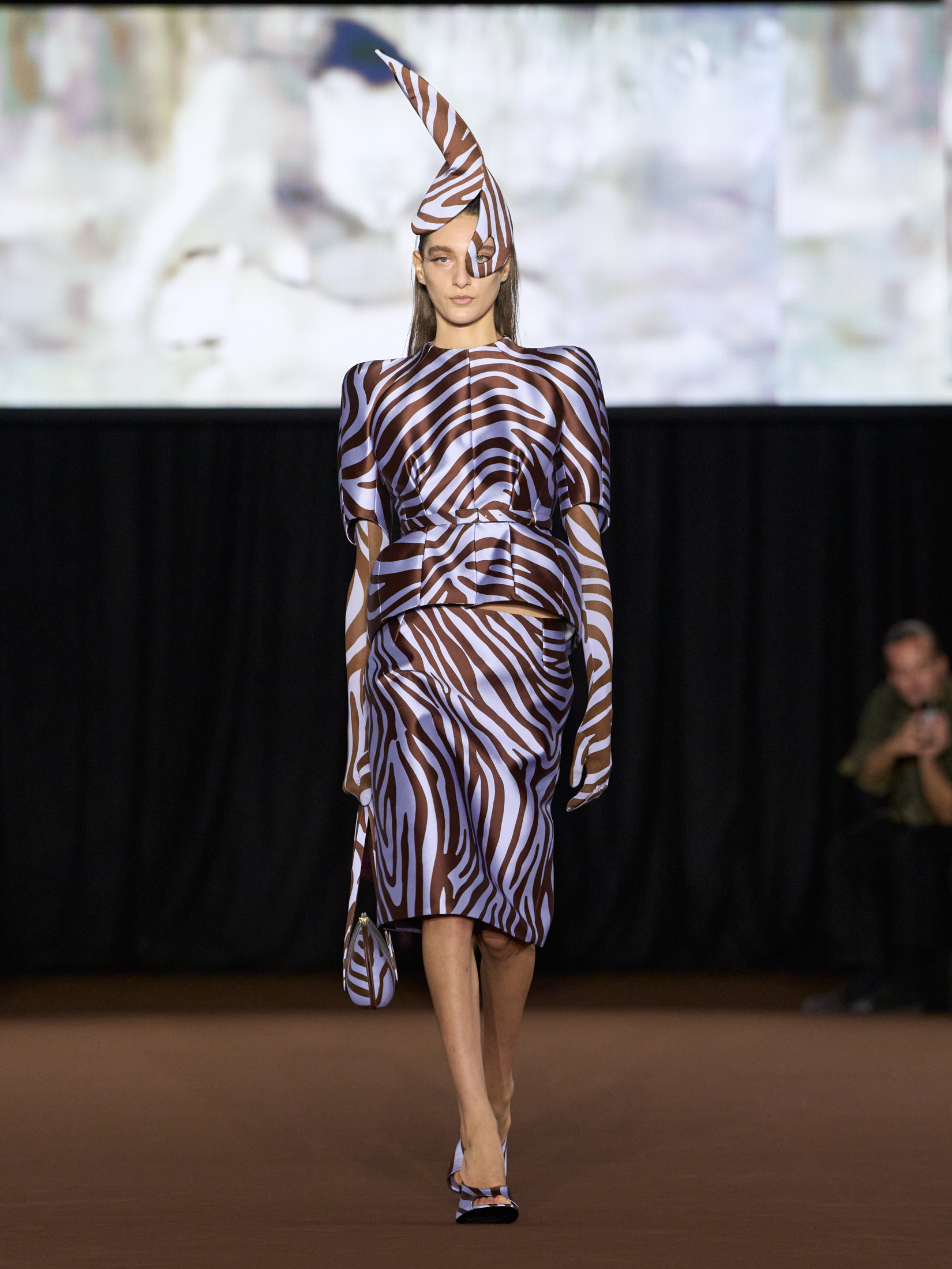 MUGLER Spring/Summer 2027: The Body Remembers Vanity Teen MUGLER Spring/Summer 2027: The Body Remembers MUGLER Spring/Summer 2027: The Body Remembers Vanity Teen