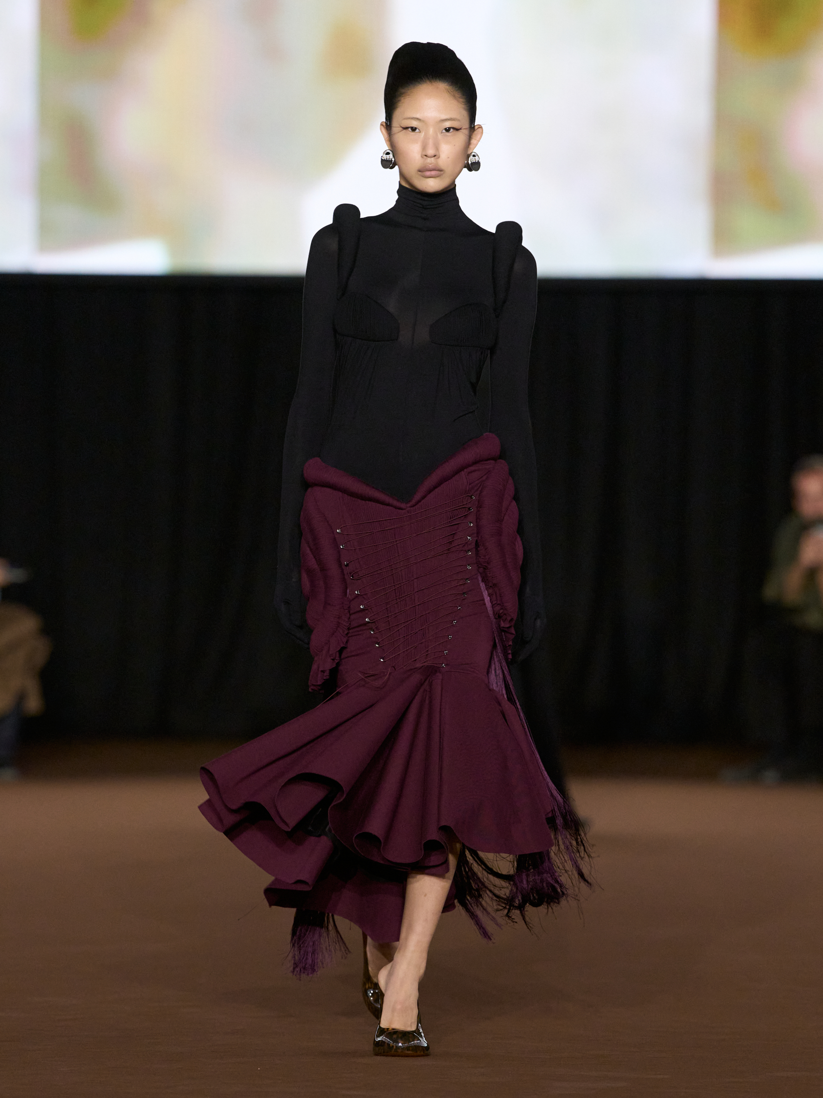 MUGLER Spring/Summer 2027: The Body Remembers Vanity Teen MUGLER Spring/Summer 2027: The Body Remembers MUGLER Spring/Summer 2027: The Body Remembers Vanity Teen