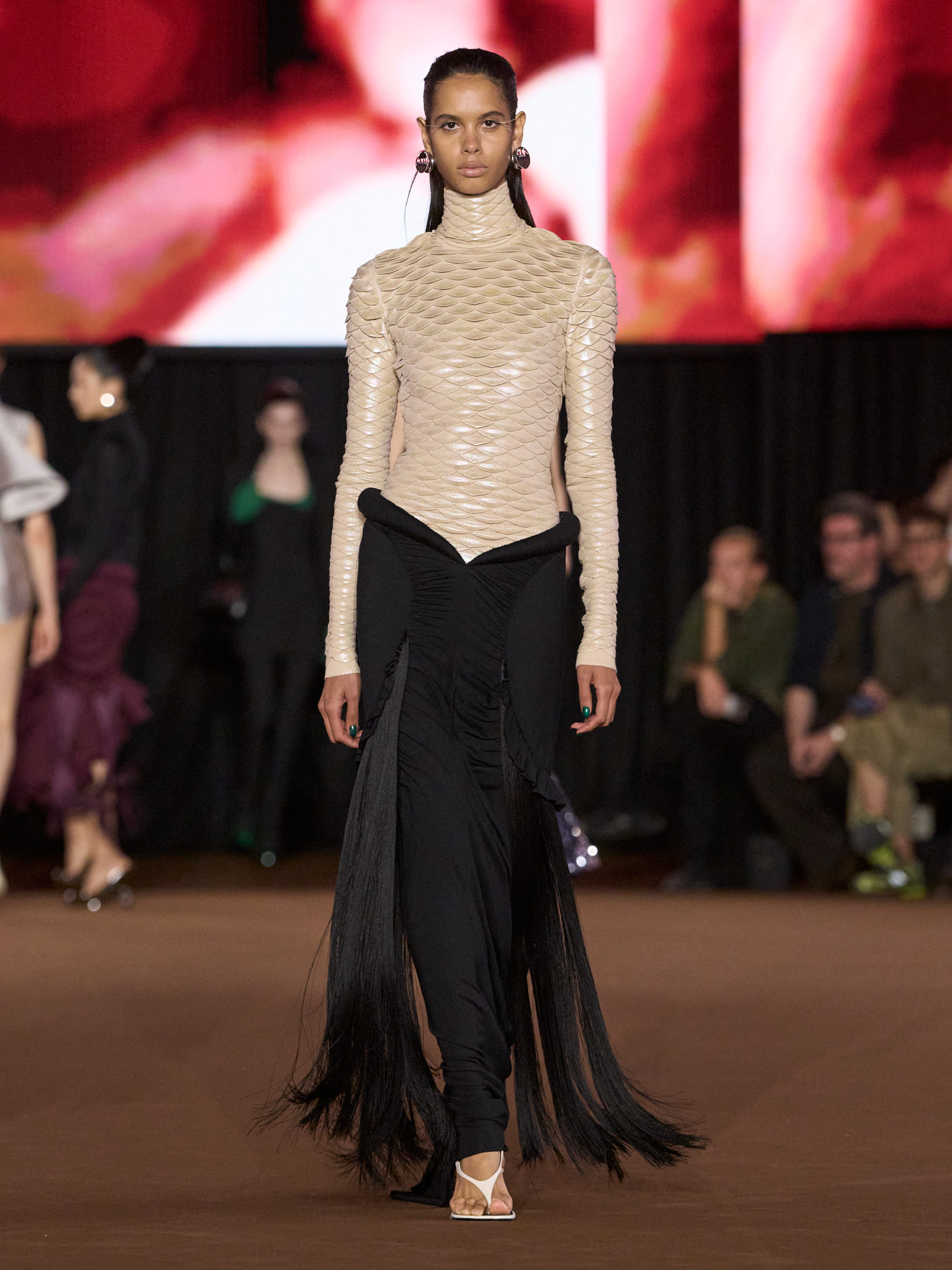 MUGLER Spring/Summer 2027: The Body Remembers Vanity Teen MUGLER Spring/Summer 2027: The Body Remembers MUGLER Spring/Summer 2027: The Body Remembers Vanity Teen