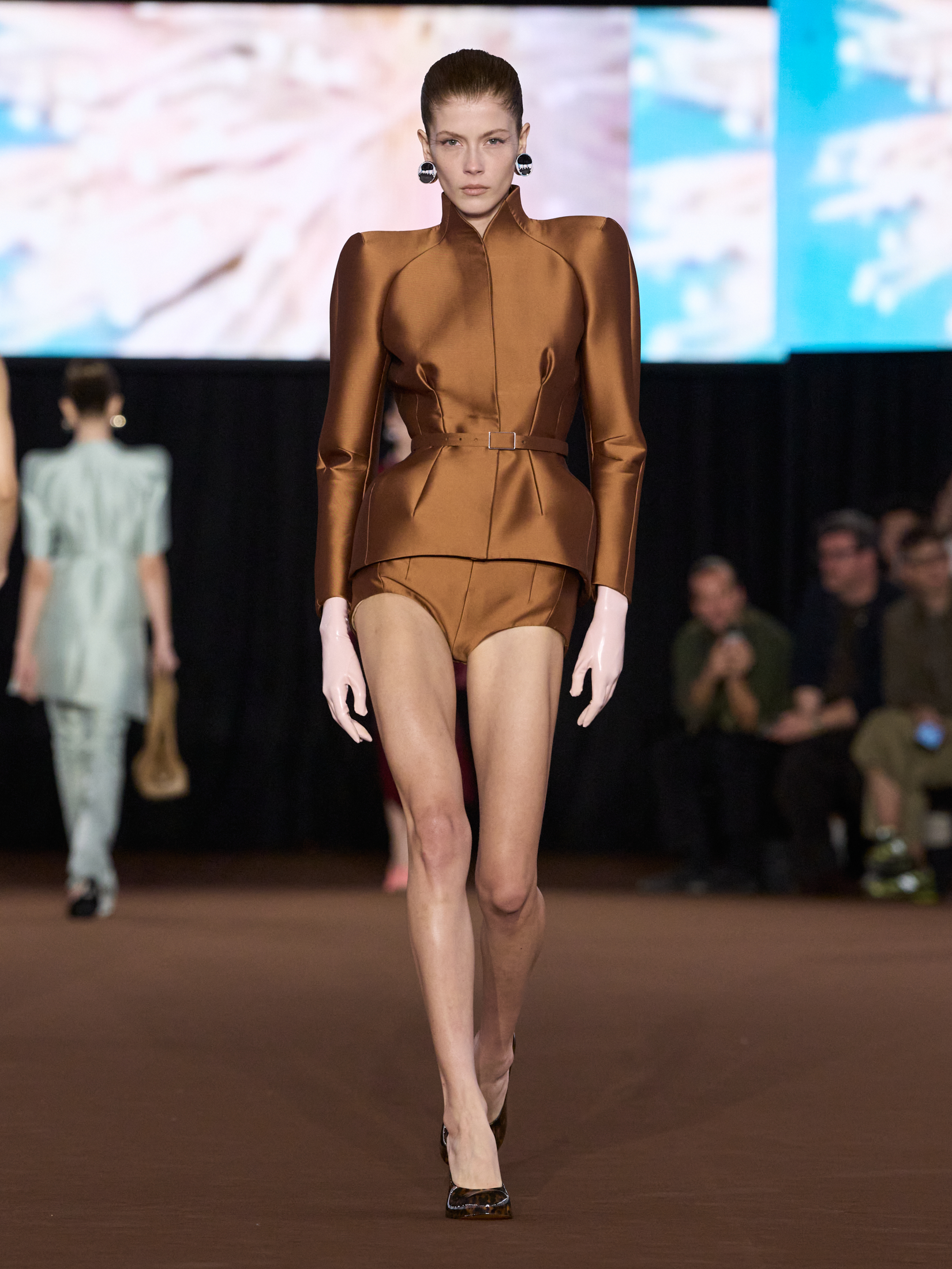 MUGLER Spring/Summer 2027: The Body Remembers Vanity Teen MUGLER Spring/Summer 2027: The Body Remembers MUGLER Spring/Summer 2027: The Body Remembers Vanity Teen
