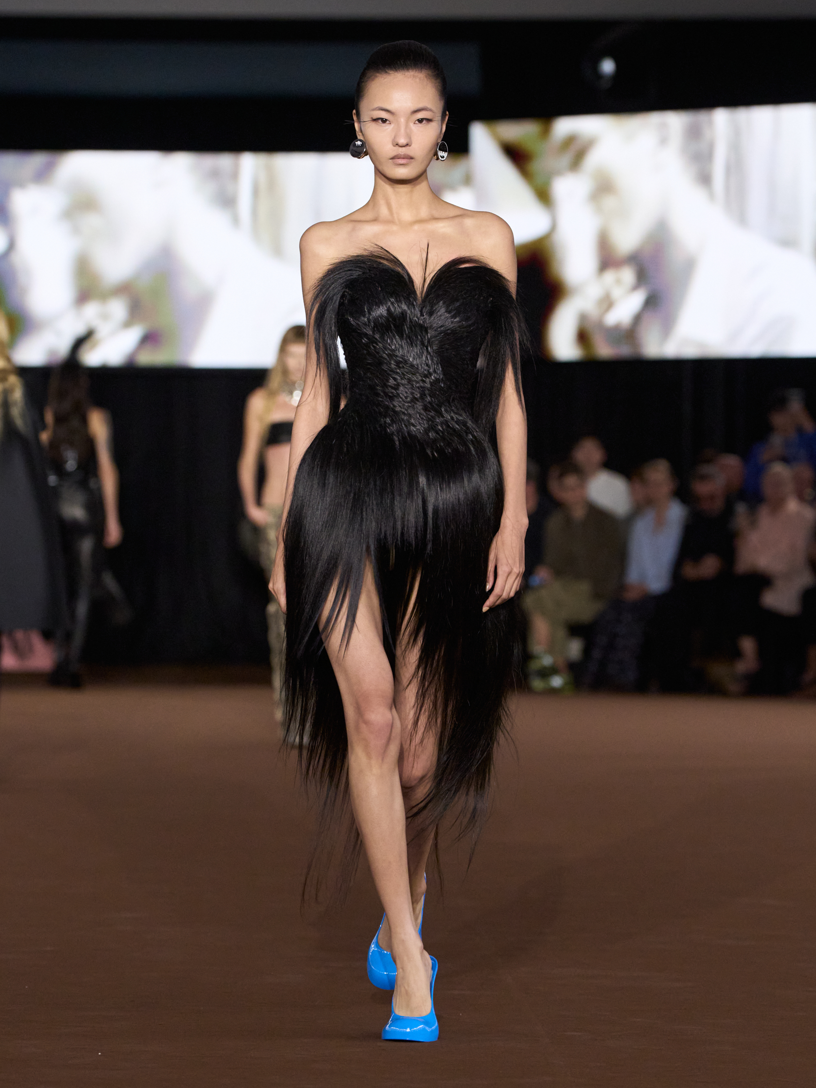 MUGLER Spring/Summer 2027: The Body Remembers Vanity Teen MUGLER Spring/Summer 2027: The Body Remembers MUGLER Spring/Summer 2027: The Body Remembers Vanity Teen