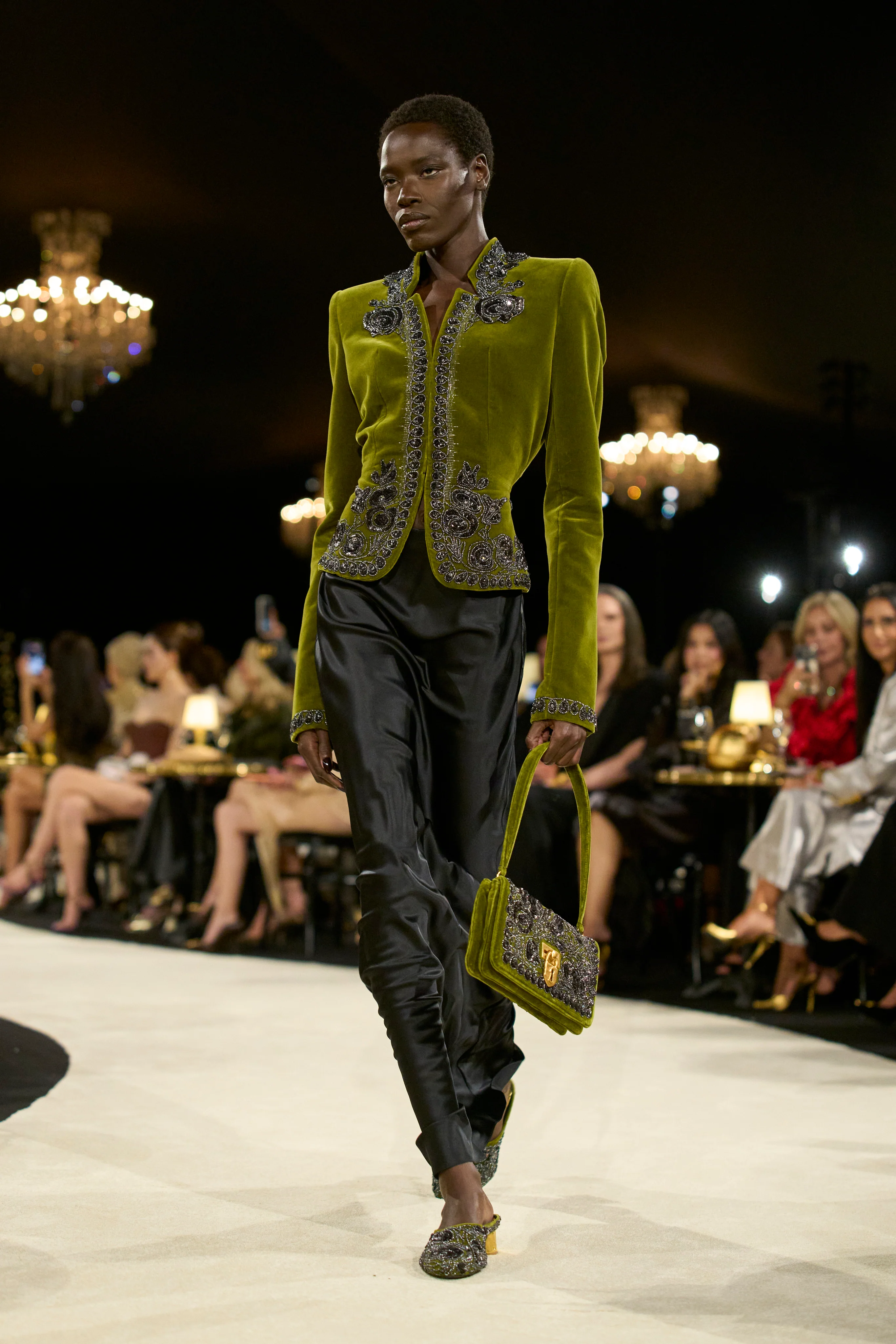 Schiaparelli SS27: Distilling the Archive into Wearable Surrealism Vanity Teen Schiaparelli SS27: Distilling the Archive into Wearable Surrealism Schiaparelli SS27: Distilling the Archive into Wearable Surrealism Vanity Teen
