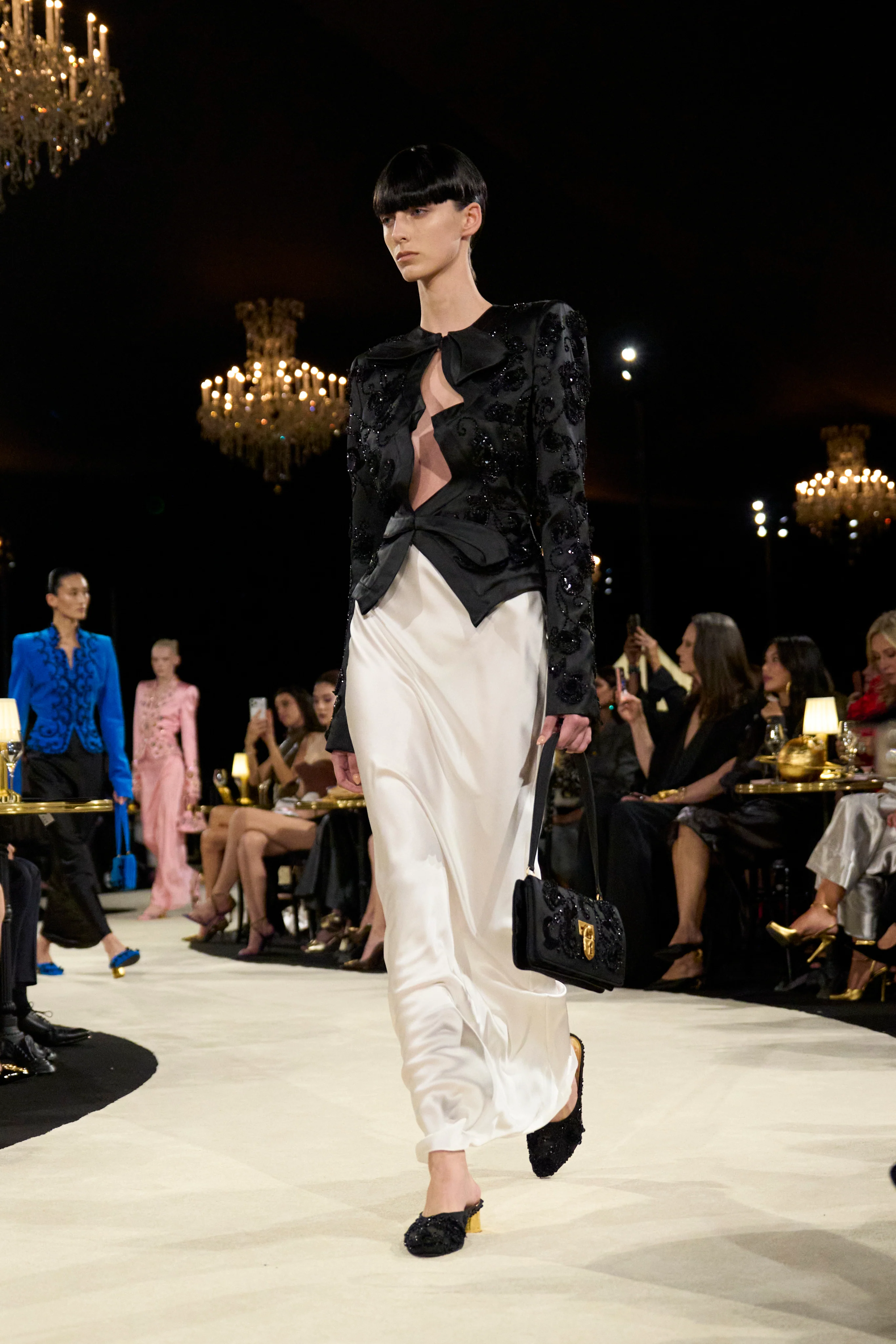 Schiaparelli SS27: Distilling the Archive into Wearable Surrealism Vanity Teen Schiaparelli SS27: Distilling the Archive into Wearable Surrealism Schiaparelli SS27: Distilling the Archive into Wearable Surrealism Vanity Teen