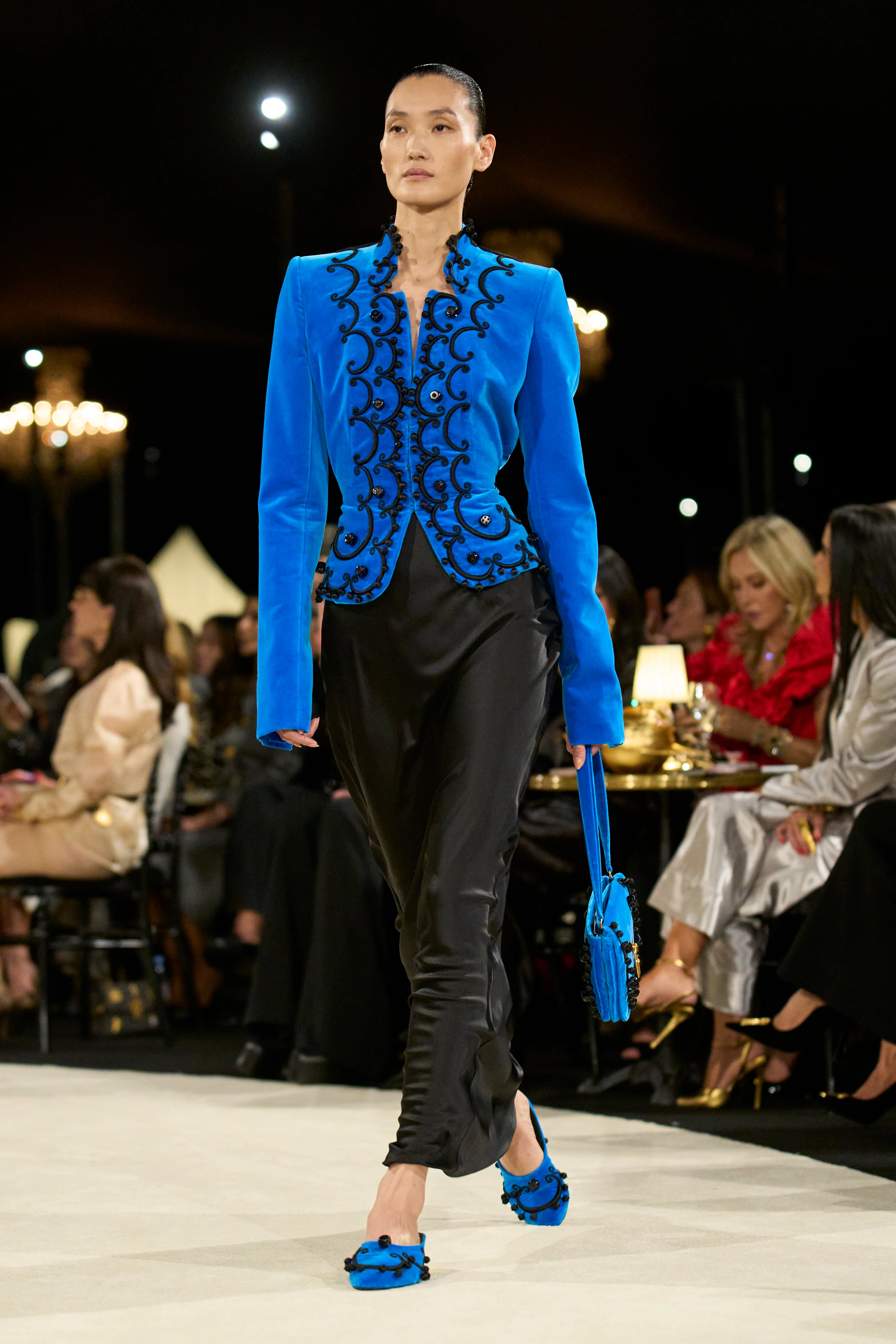 Schiaparelli SS27: Distilling the Archive into Wearable Surrealism Vanity Teen Schiaparelli SS27: Distilling the Archive into Wearable Surrealism Schiaparelli SS27: Distilling the Archive into Wearable Surrealism Vanity Teen