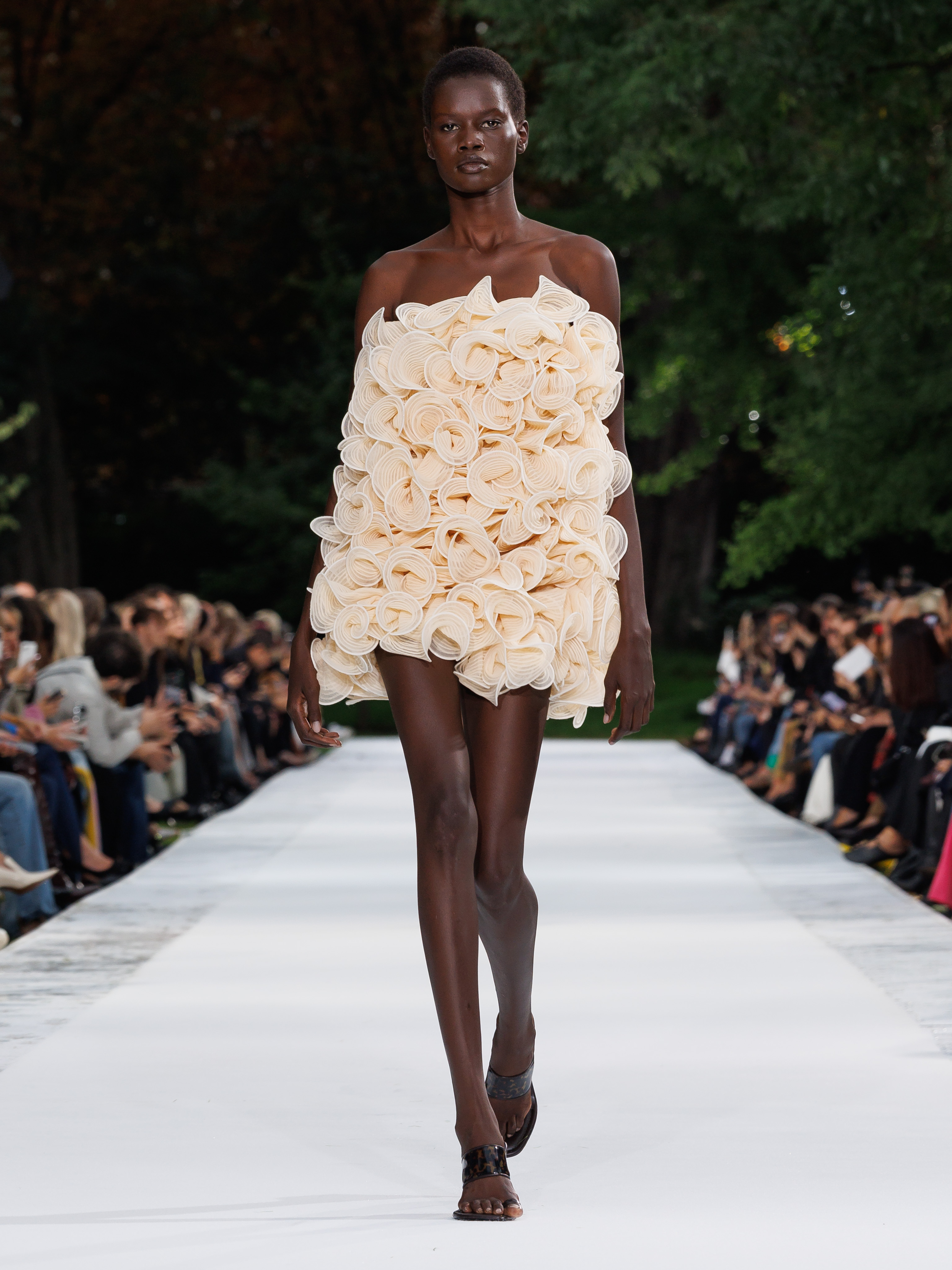Stella McCartney SS27 Is an Ode to the Ocean Vanity Teen Stella McCartney SS27 Is an Ode to the Ocean Stella McCartney SS27 Is an Ode to the Ocean Vanity Teen