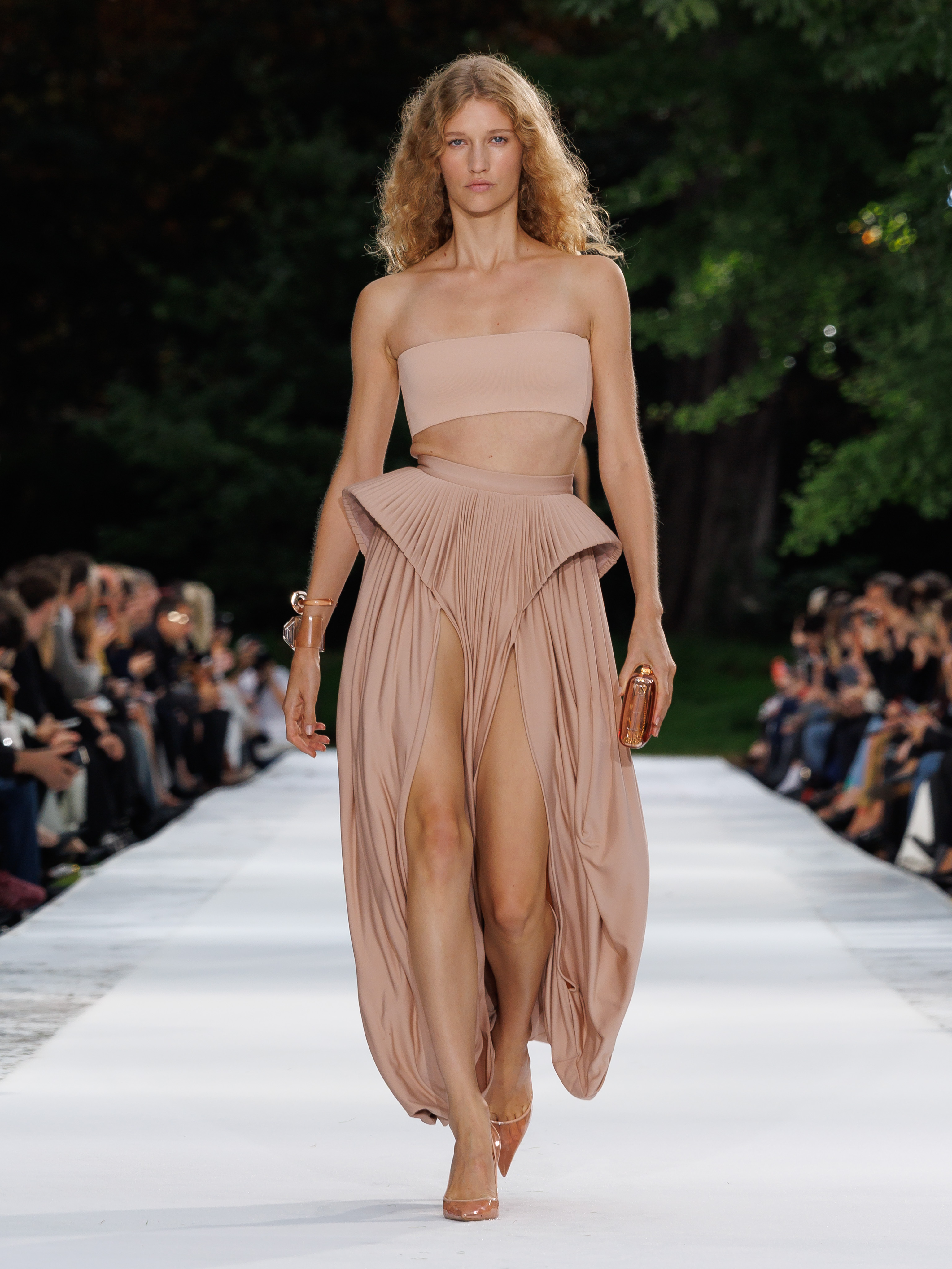 Stella McCartney SS27 Is an Ode to the Ocean Vanity Teen Stella McCartney SS27 Is an Ode to the Ocean Stella McCartney SS27 Is an Ode to the Ocean Vanity Teen