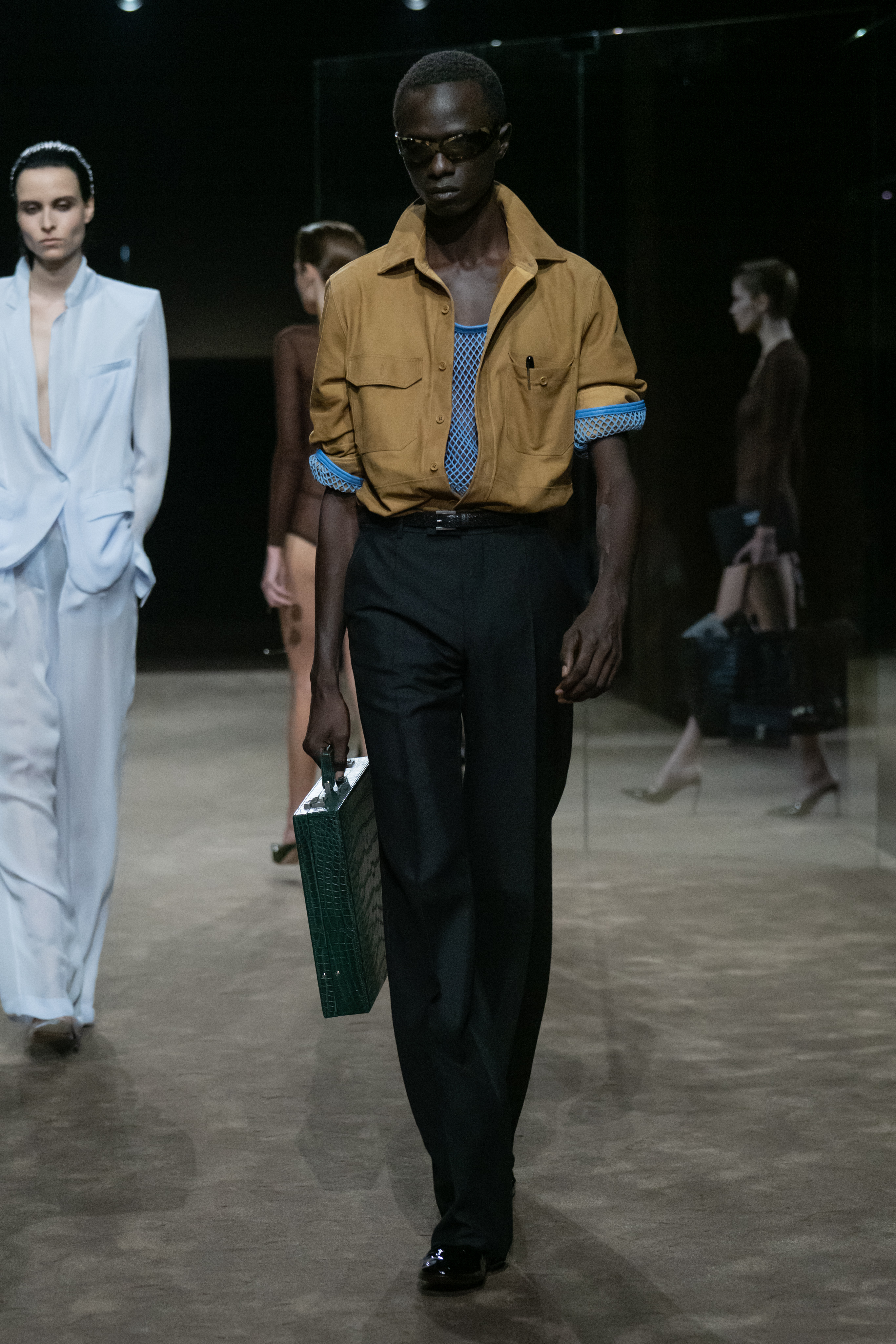 TOM FORD SS27 - DESIRE NEEDS AIR Vanity Teen TOM FORD SS27 - DESIRE NEEDS AIR TOM FORD SS27 - DESIRE NEEDS AIR Vanity Teen