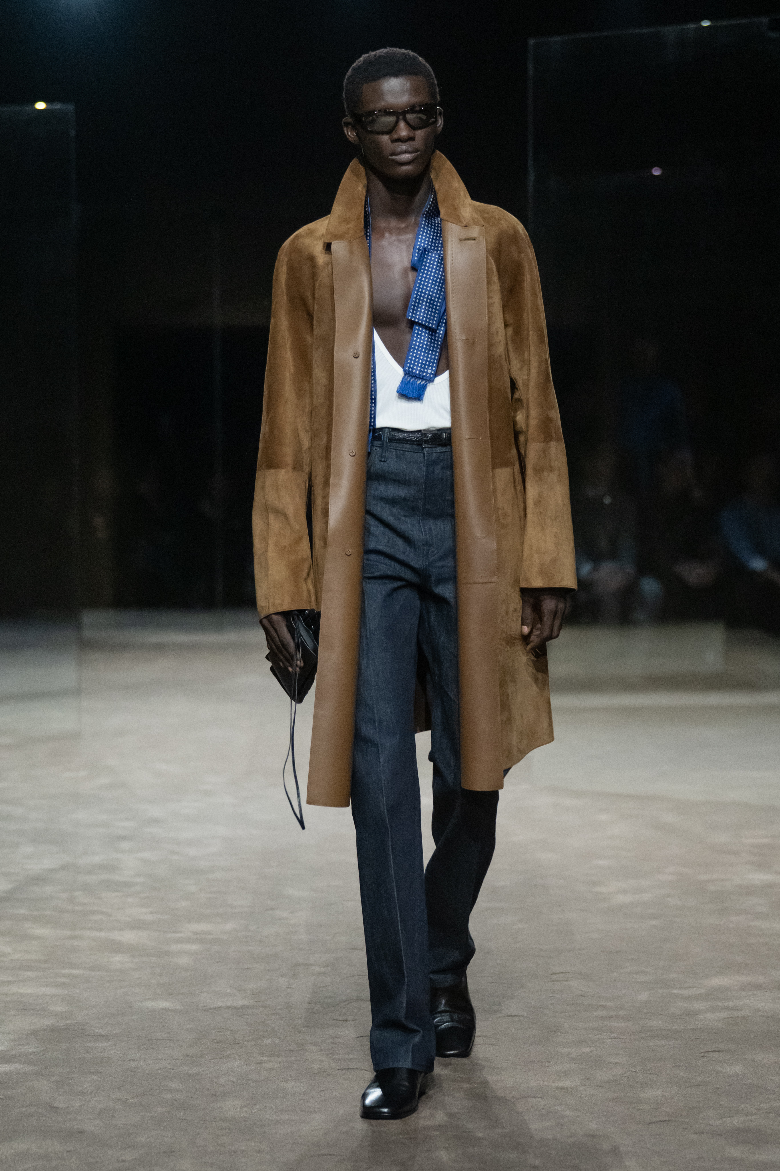 TOM FORD SS27 - DESIRE NEEDS AIR Vanity Teen TOM FORD SS27 - DESIRE NEEDS AIR TOM FORD SS27 - DESIRE NEEDS AIR Vanity Teen