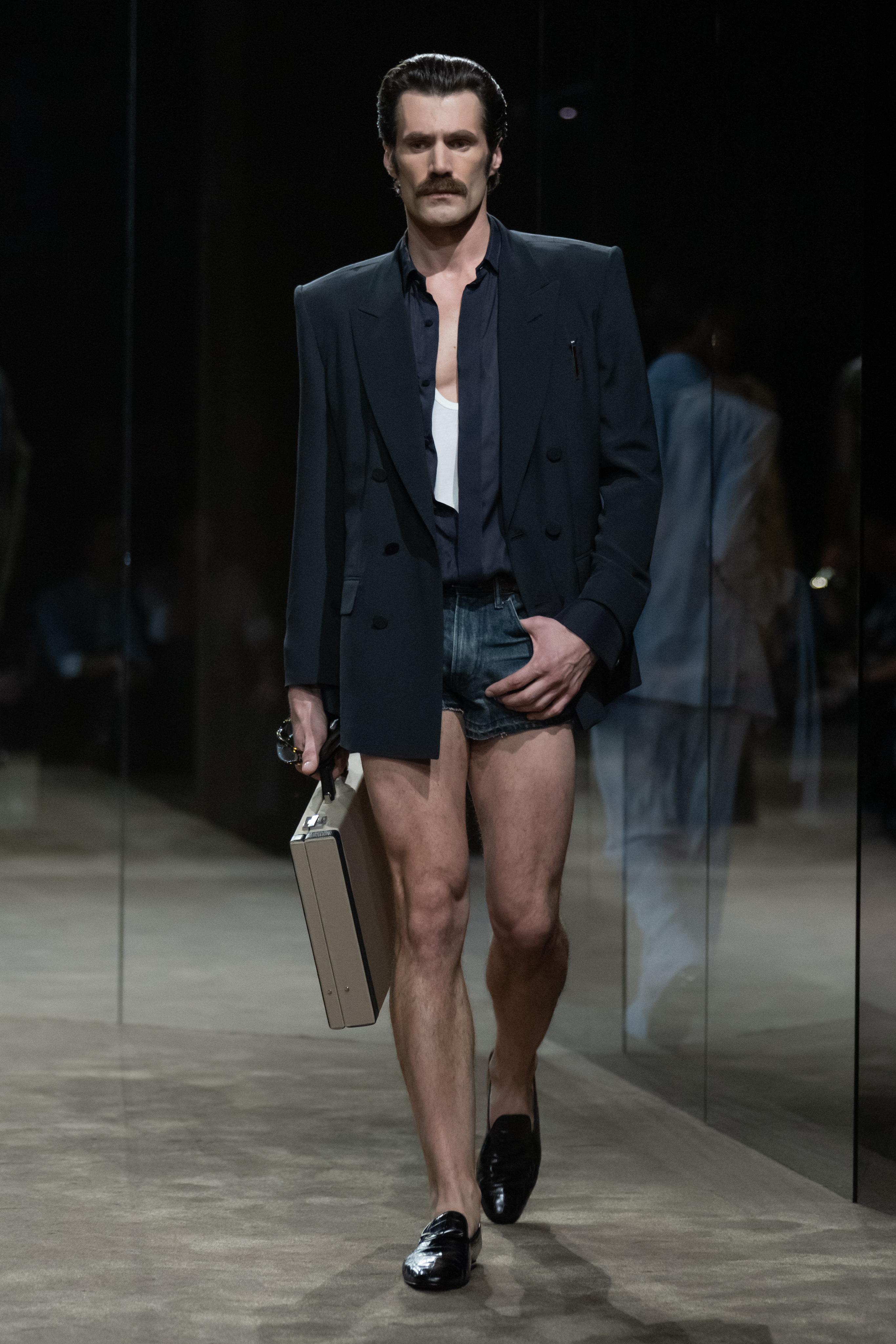 TOM FORD SS27 - DESIRE NEEDS AIR Vanity Teen TOM FORD SS27 - DESIRE NEEDS AIR TOM FORD SS27 - DESIRE NEEDS AIR Vanity Teen