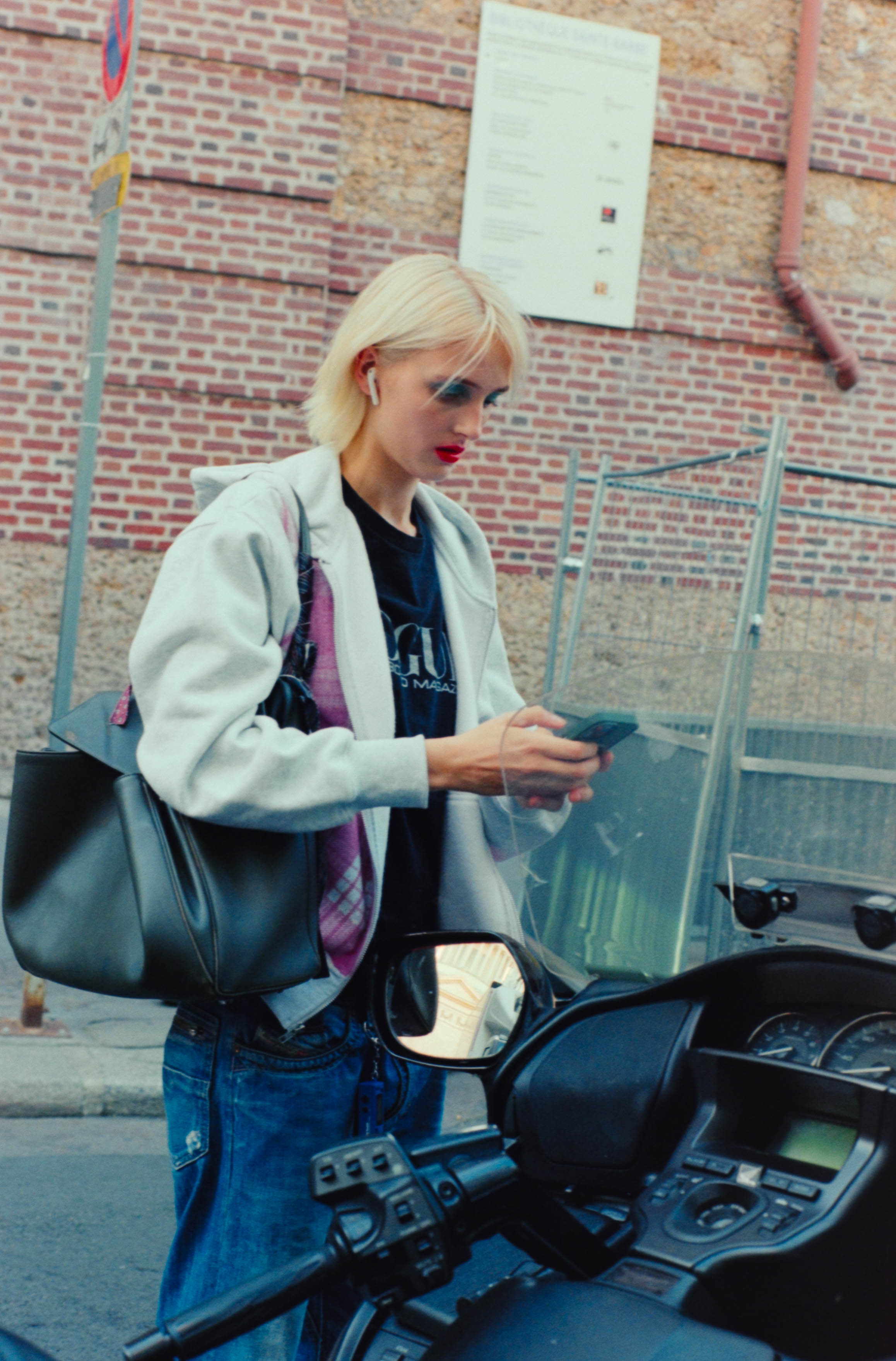MODELS OFF DUTY – NO REHEARSAL MODELS OFF DUTY – NO REHEARSAL Vanity Teen