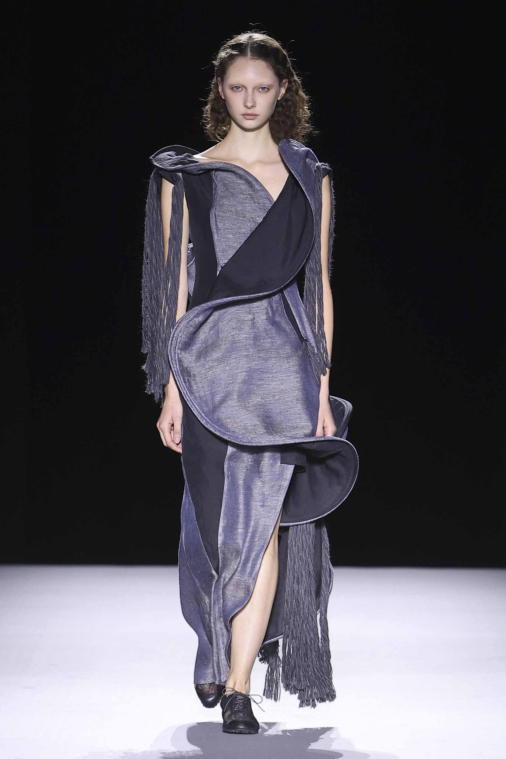 Yohji Yamamoto SS27: the extraordinary power to remain true to yourself Yohji Yamamoto SS27: the extraordinary power to remain true to yourself Vanity Teen