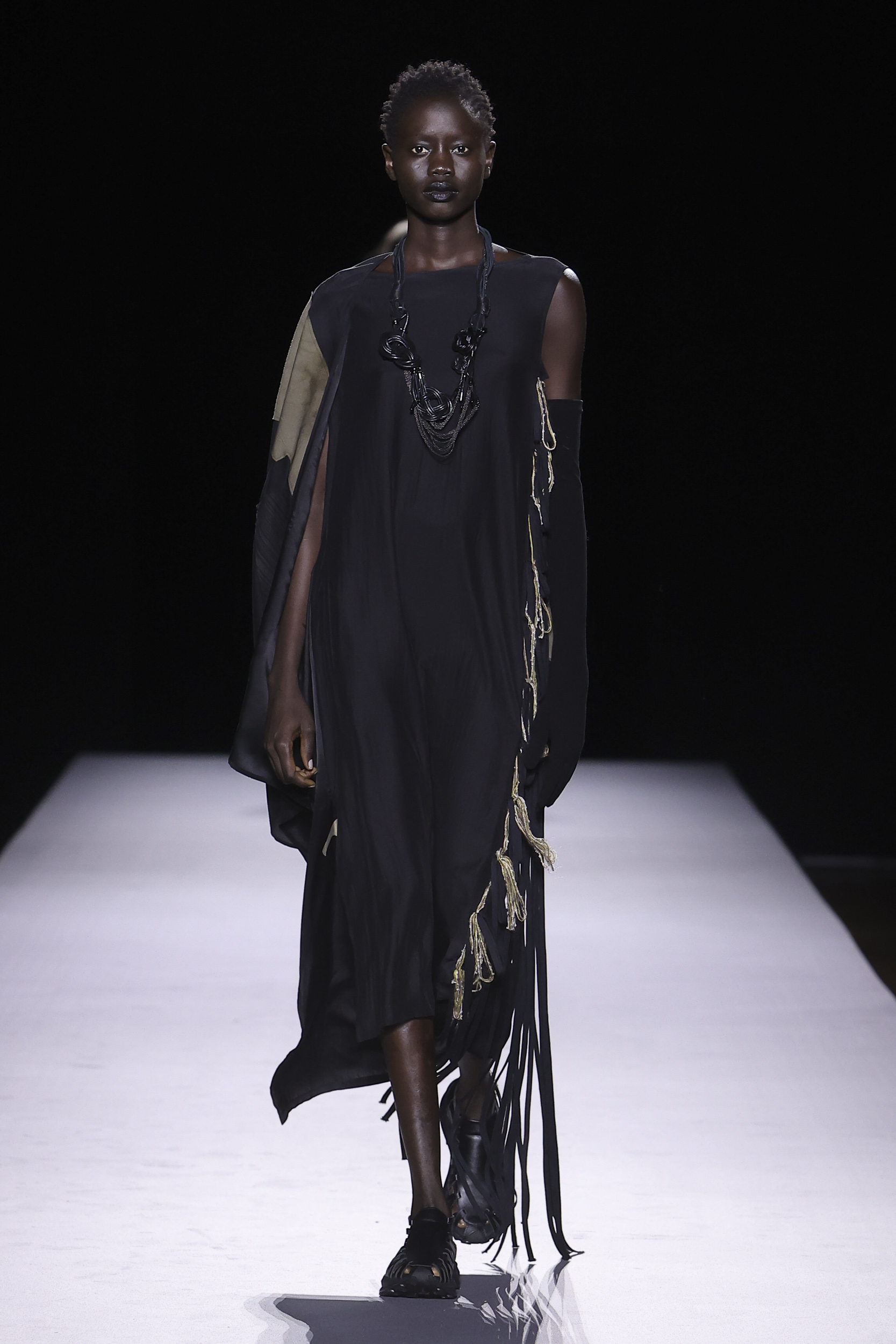 Yohji Yamamoto SS27: the extraordinary power to remain true to yourself Yohji Yamamoto SS27: the extraordinary power to remain true to yourself Vanity Teen