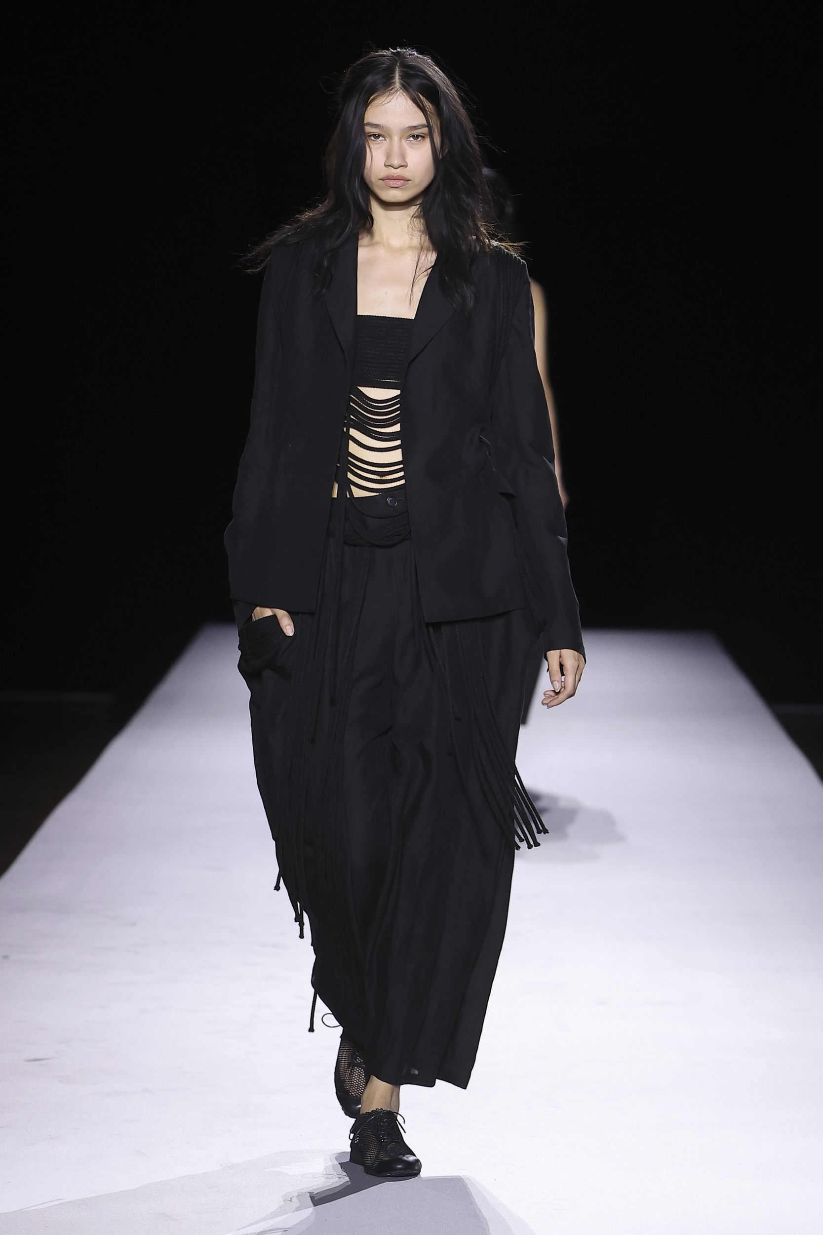 Yohji Yamamoto SS27: the extraordinary power to remain true to yourself Yohji Yamamoto SS27: the extraordinary power to remain true to yourself Vanity Teen