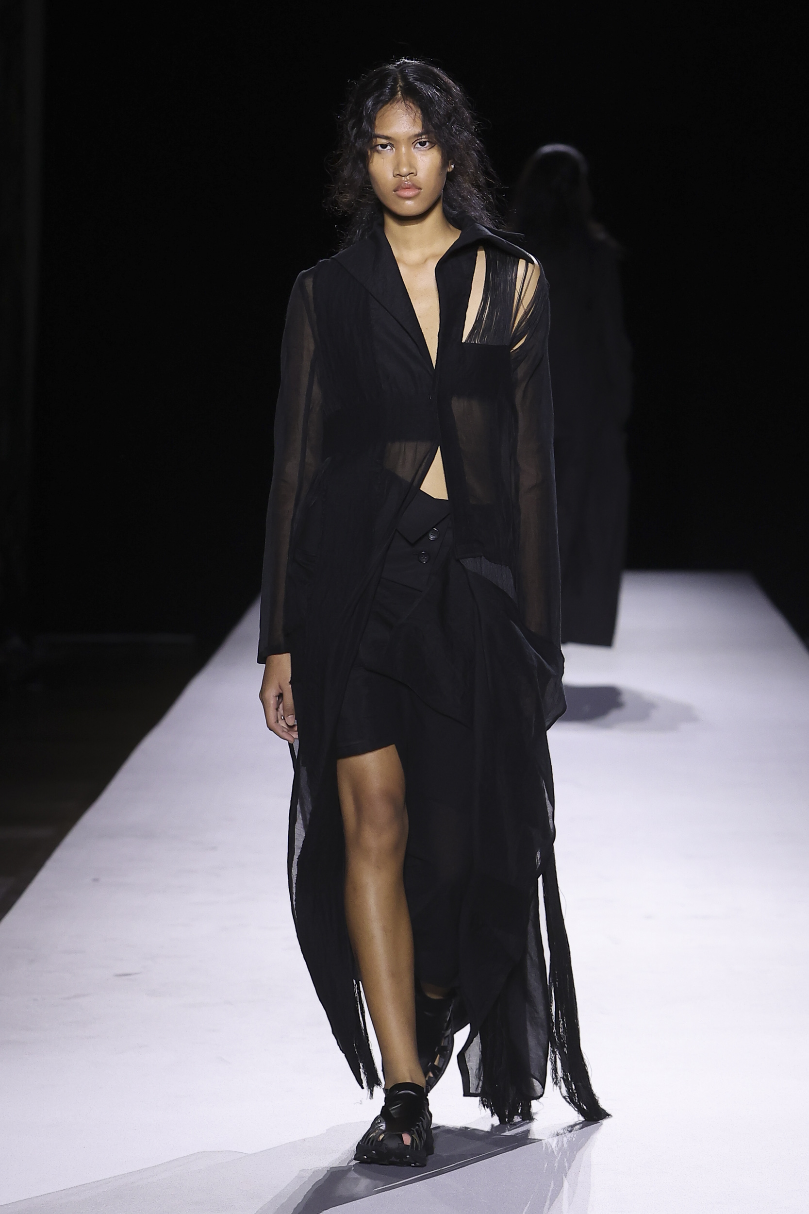 Yohji Yamamoto SS27: the extraordinary power to remain true to yourself Yohji Yamamoto SS27: the extraordinary power to remain true to yourself Vanity Teen