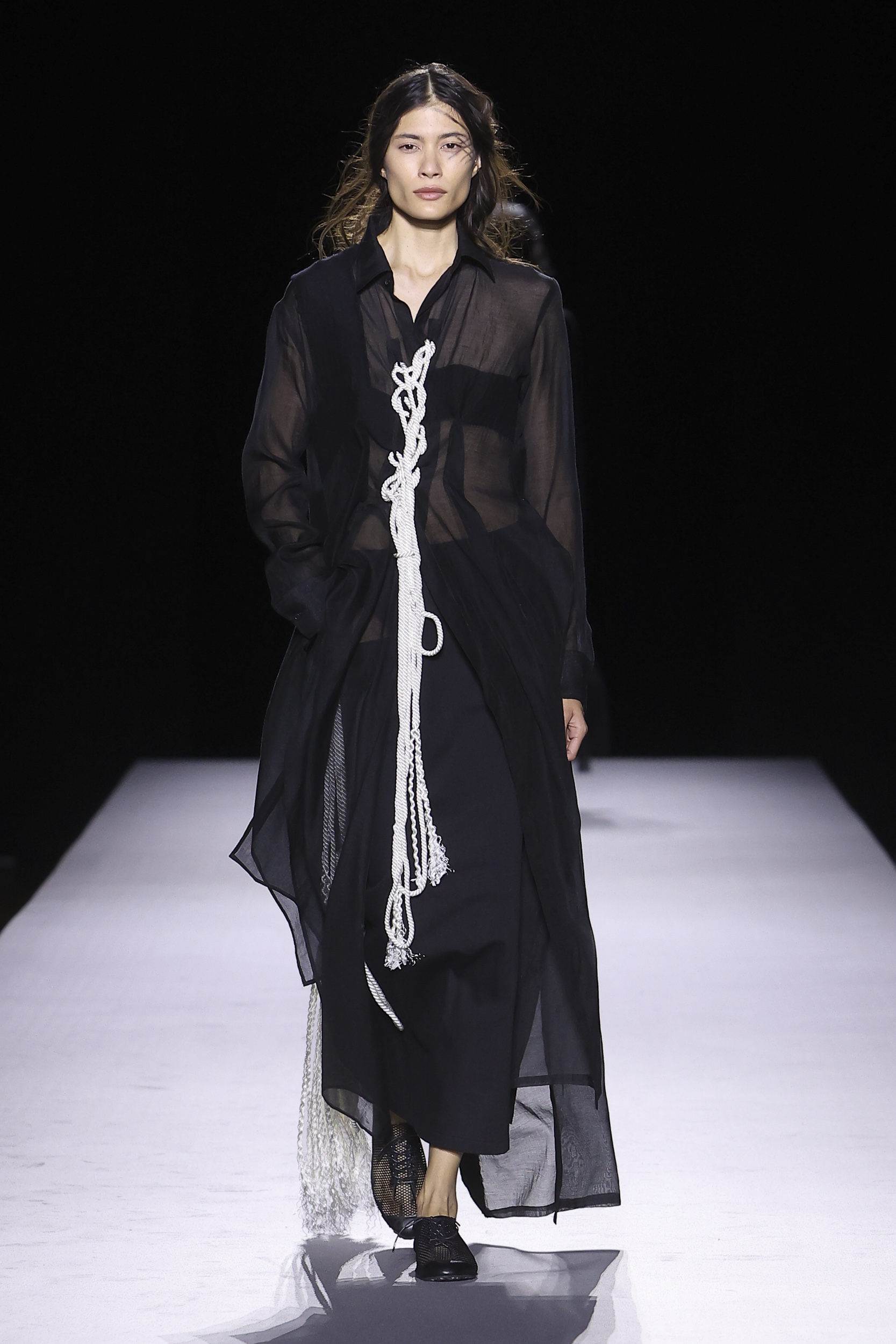 Yohji Yamamoto SS27: the extraordinary power to remain true to yourself Yohji Yamamoto SS27: the extraordinary power to remain true to yourself Vanity Teen