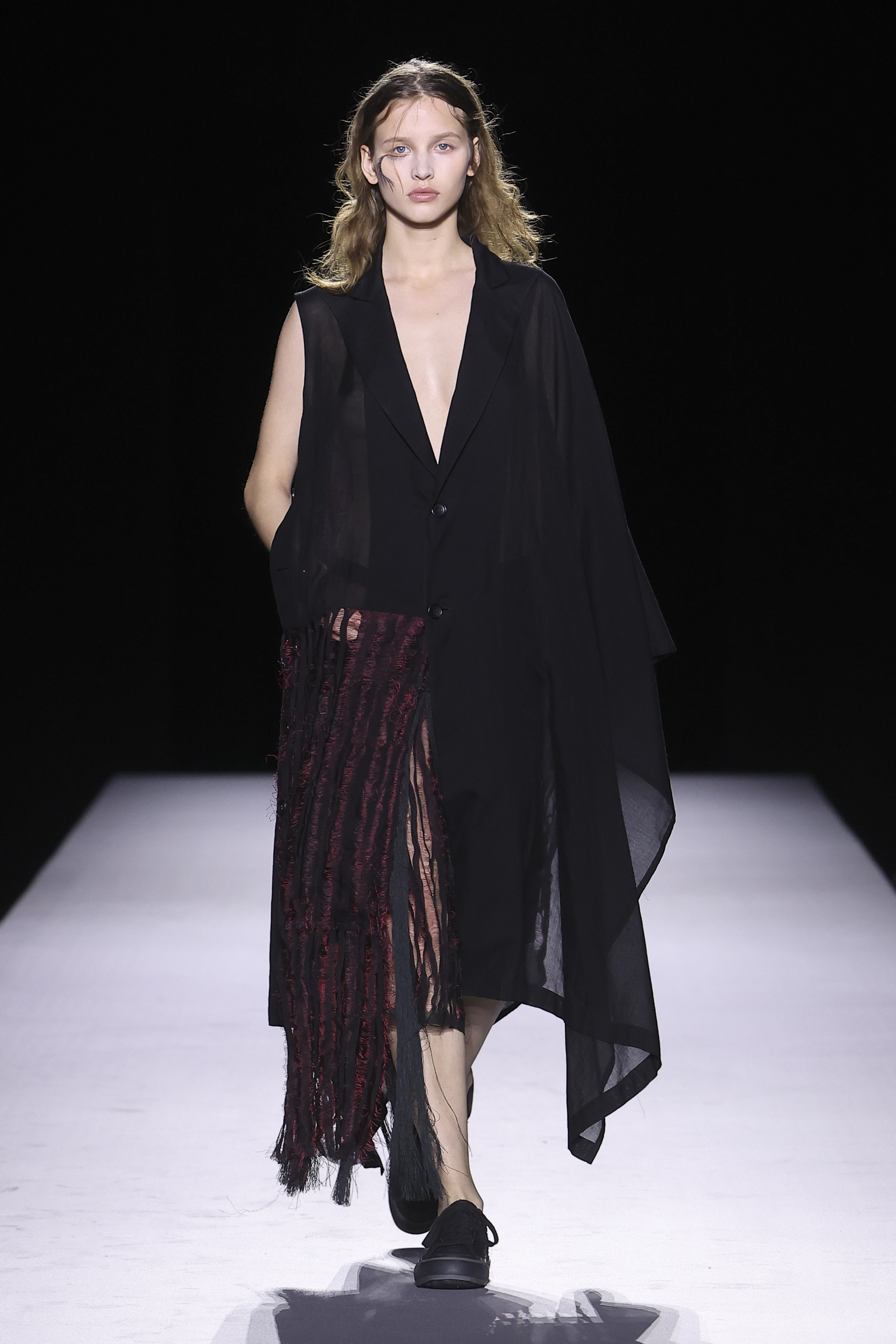 Yohji Yamamoto SS27: the extraordinary power to remain true to yourself Yohji Yamamoto SS27: the extraordinary power to remain true to yourself Vanity Teen