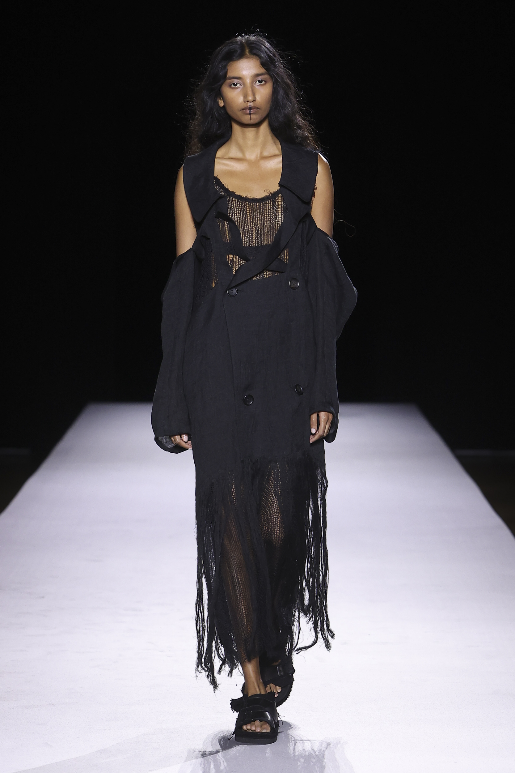 Yohji Yamamoto SS27: the extraordinary power to remain true to yourself Yohji Yamamoto SS27: the extraordinary power to remain true to yourself Vanity Teen