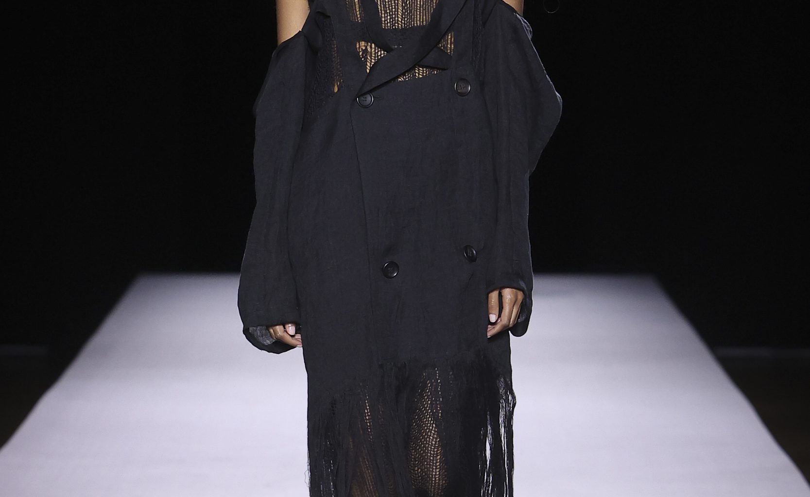 Yohji Yamamoto SS27: the extraordinary power to remain true to yourself Yohji Yamamoto SS27: the extraordinary power to remain true to yourself Vanity Teen