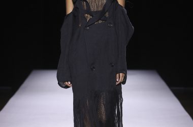 Yohji Yamamoto SS27: the extraordinary power to remain true to yourself Yohji Yamamoto SS27: the extraordinary power to remain true to yourself Vanity Teen