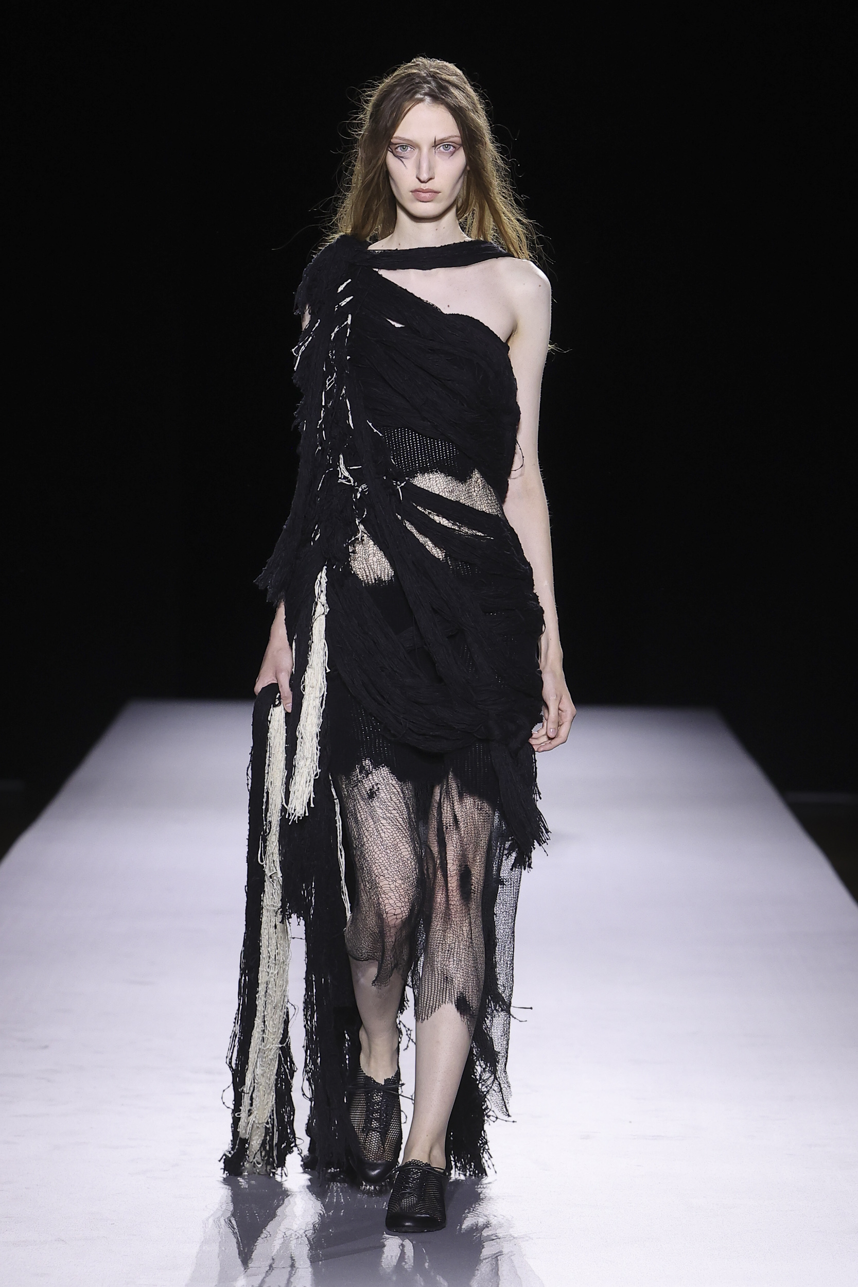Yohji Yamamoto SS27: the extraordinary power to remain true to yourself Yohji Yamamoto SS27: the extraordinary power to remain true to yourself Vanity Teen