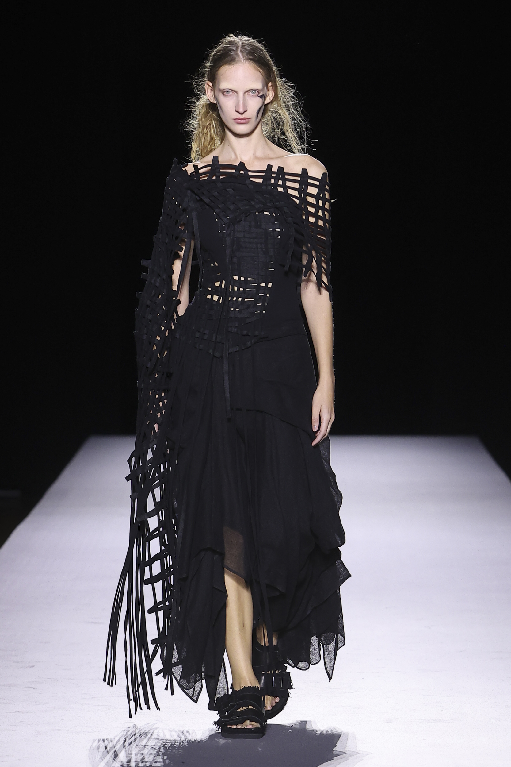 Yohji Yamamoto SS27: the extraordinary power to remain true to yourself Yohji Yamamoto SS27: the extraordinary power to remain true to yourself Vanity Teen