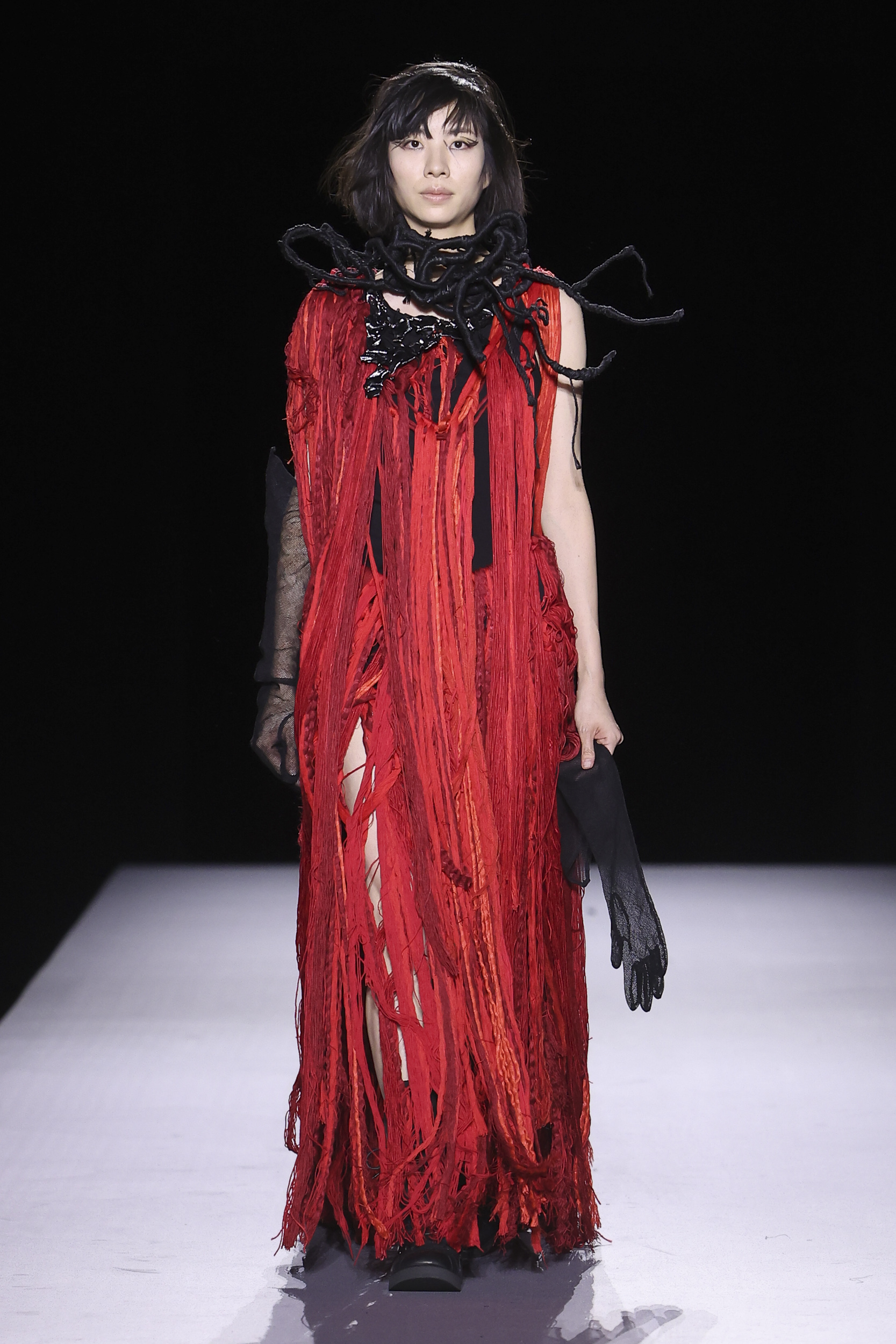 Yohji Yamamoto SS27: the extraordinary power to remain true to yourself Yohji Yamamoto SS27: the extraordinary power to remain true to yourself Vanity Teen