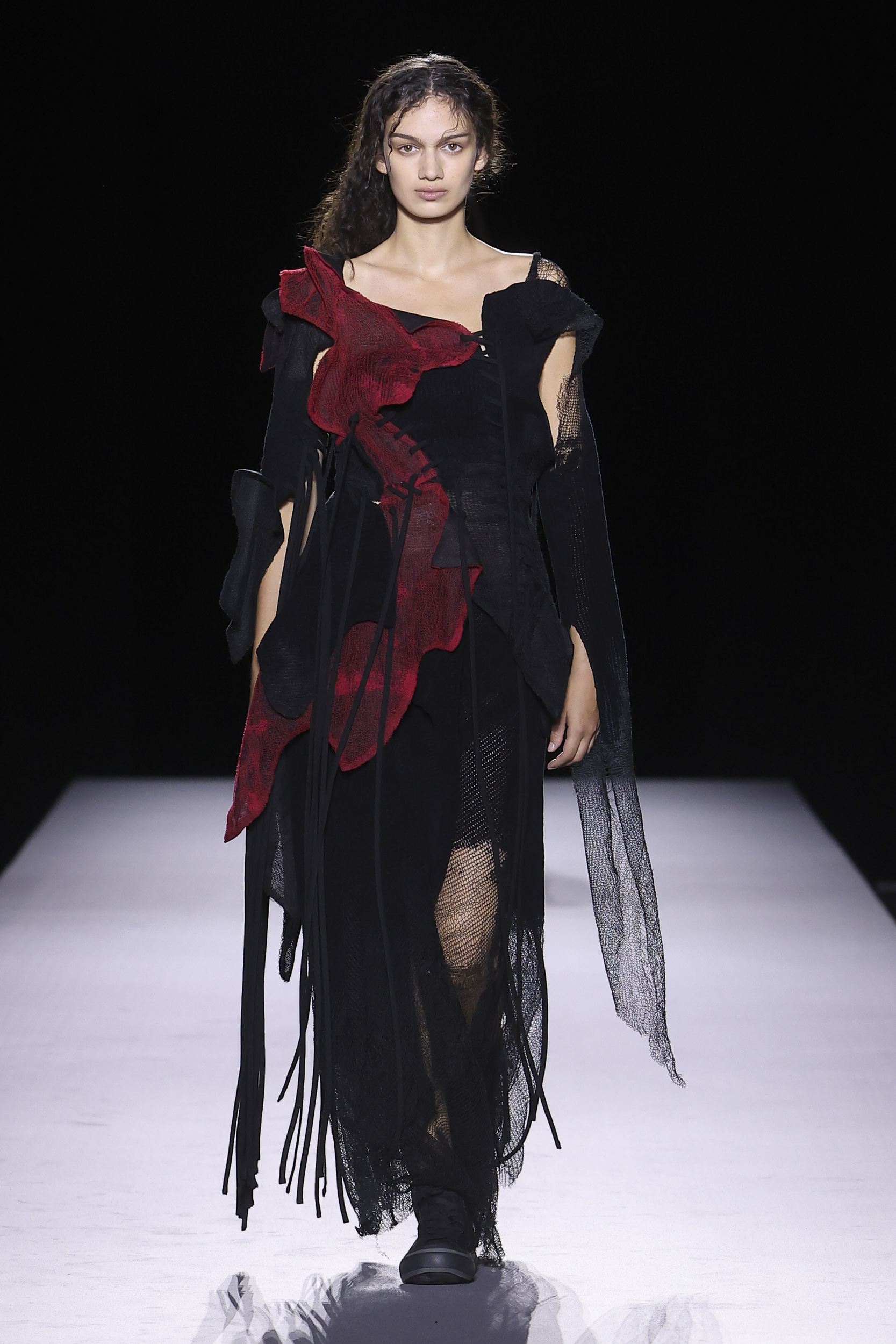 Yohji Yamamoto SS27: the extraordinary power to remain true to yourself Yohji Yamamoto SS27: the extraordinary power to remain true to yourself Vanity Teen