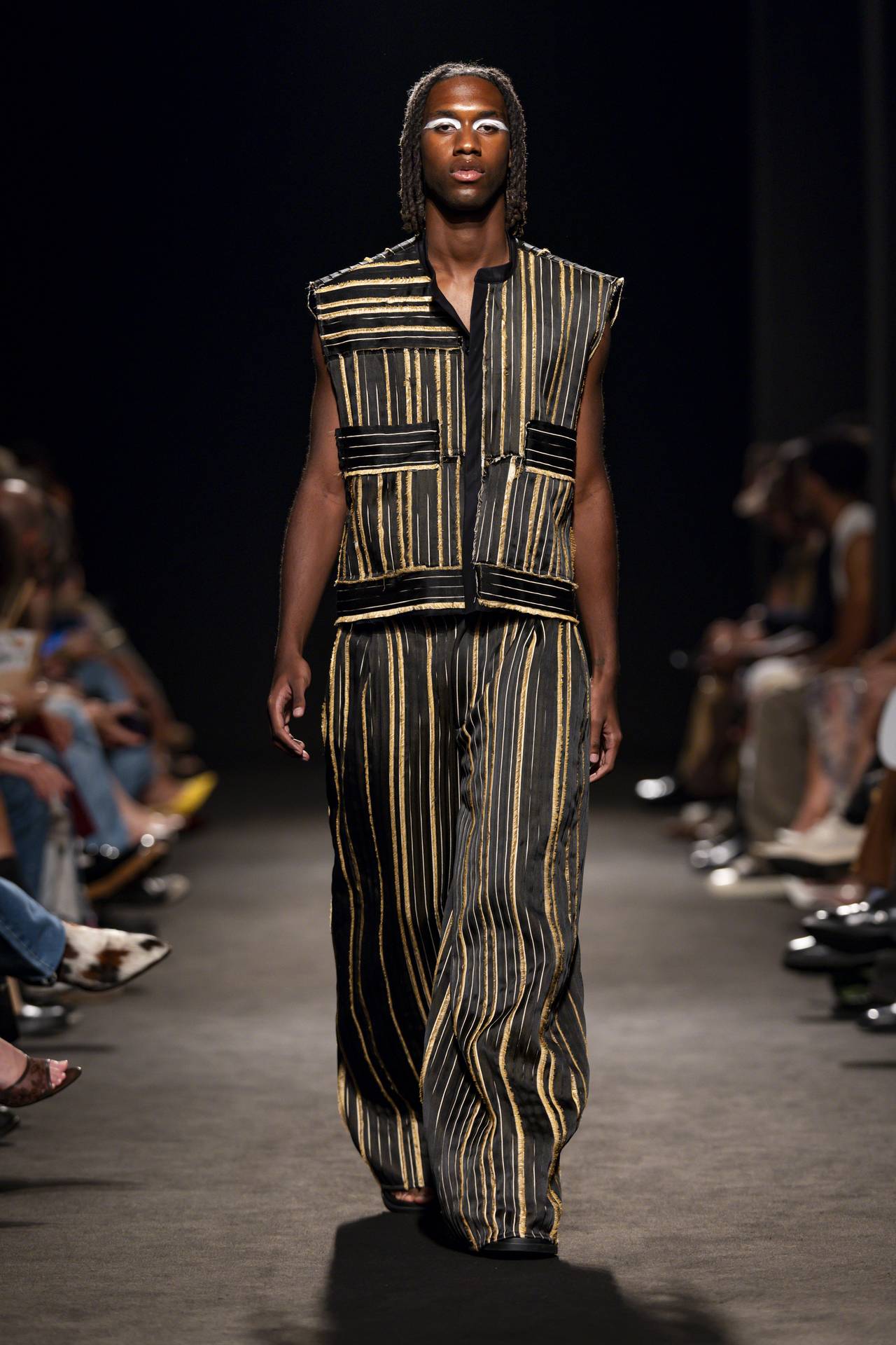 ModaLisboa SS27, Part Two: From Childhood Dreams to Dark Romance Vanity Teen ModaLisboa SS27, Part Two: From Childhood Dreams to Dark Romance ModaLisboa SS27, Part Two: From Childhood Dreams to Dark Romance Vanity Teen